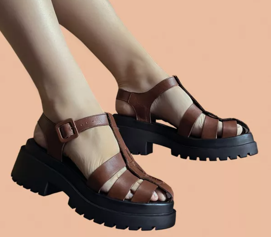 Sandálias de couro feminino