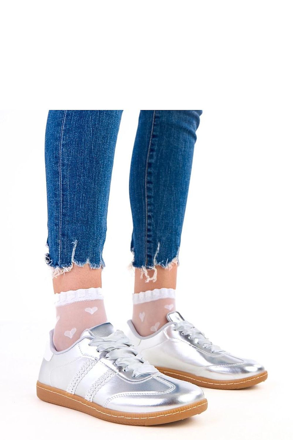 Tênis prateado feminino