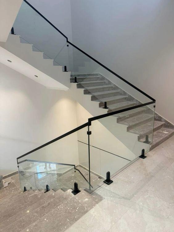 زجاج سكريت درج