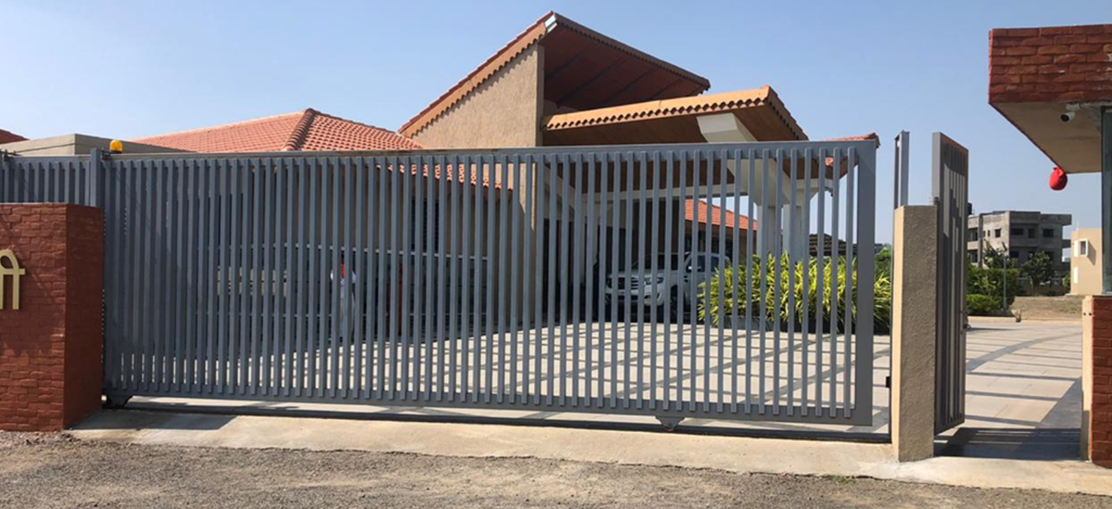 Metal sliding gate