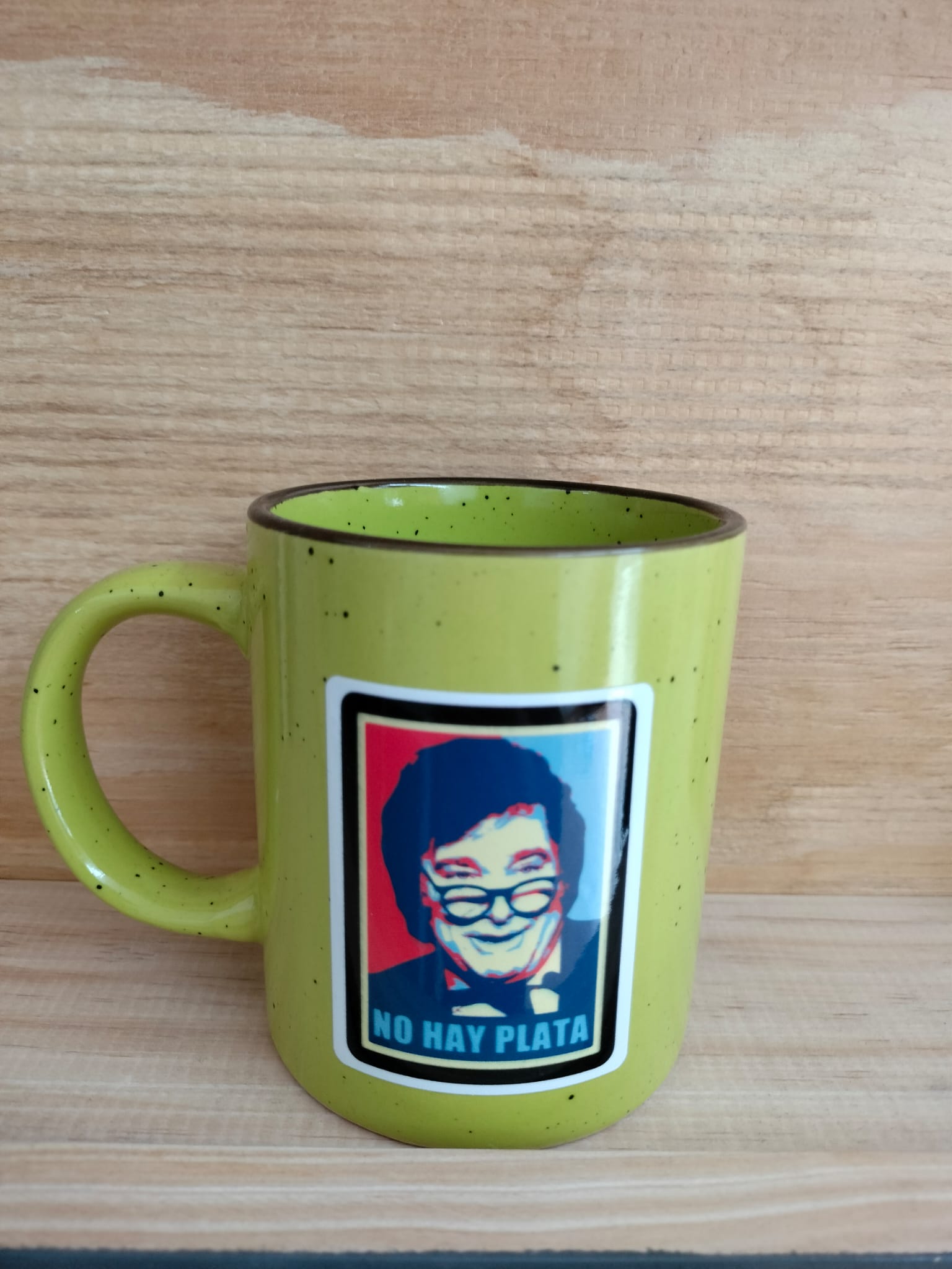 Taza verde 'No hay plata'