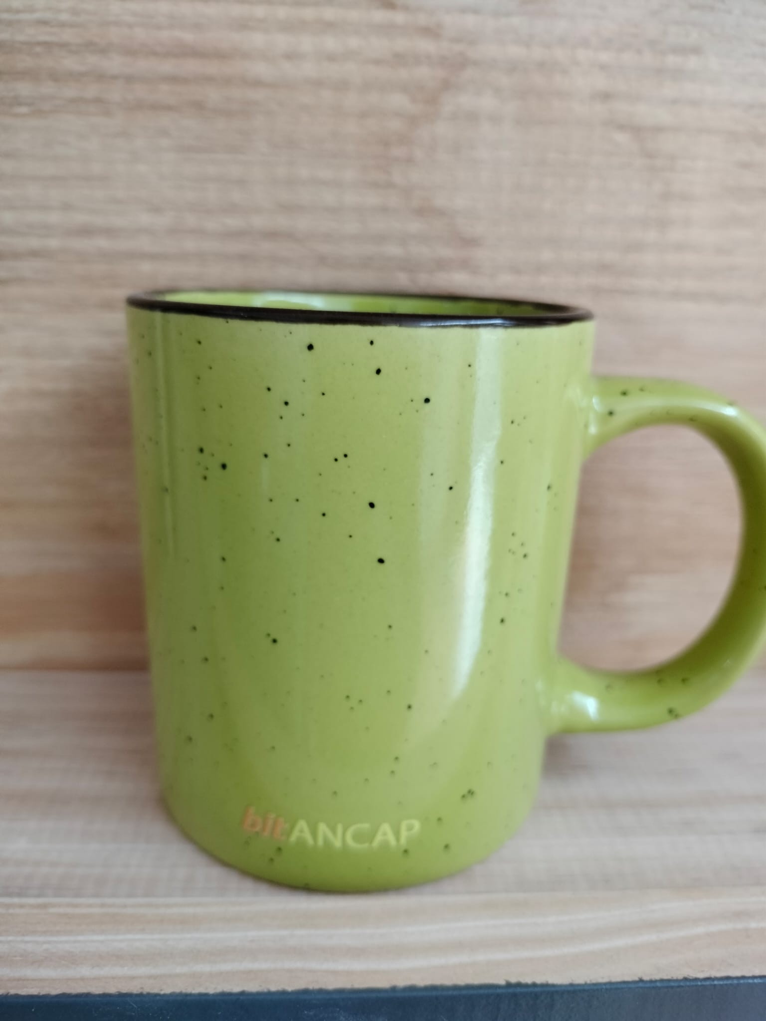 Taza verde 'No hay plata'