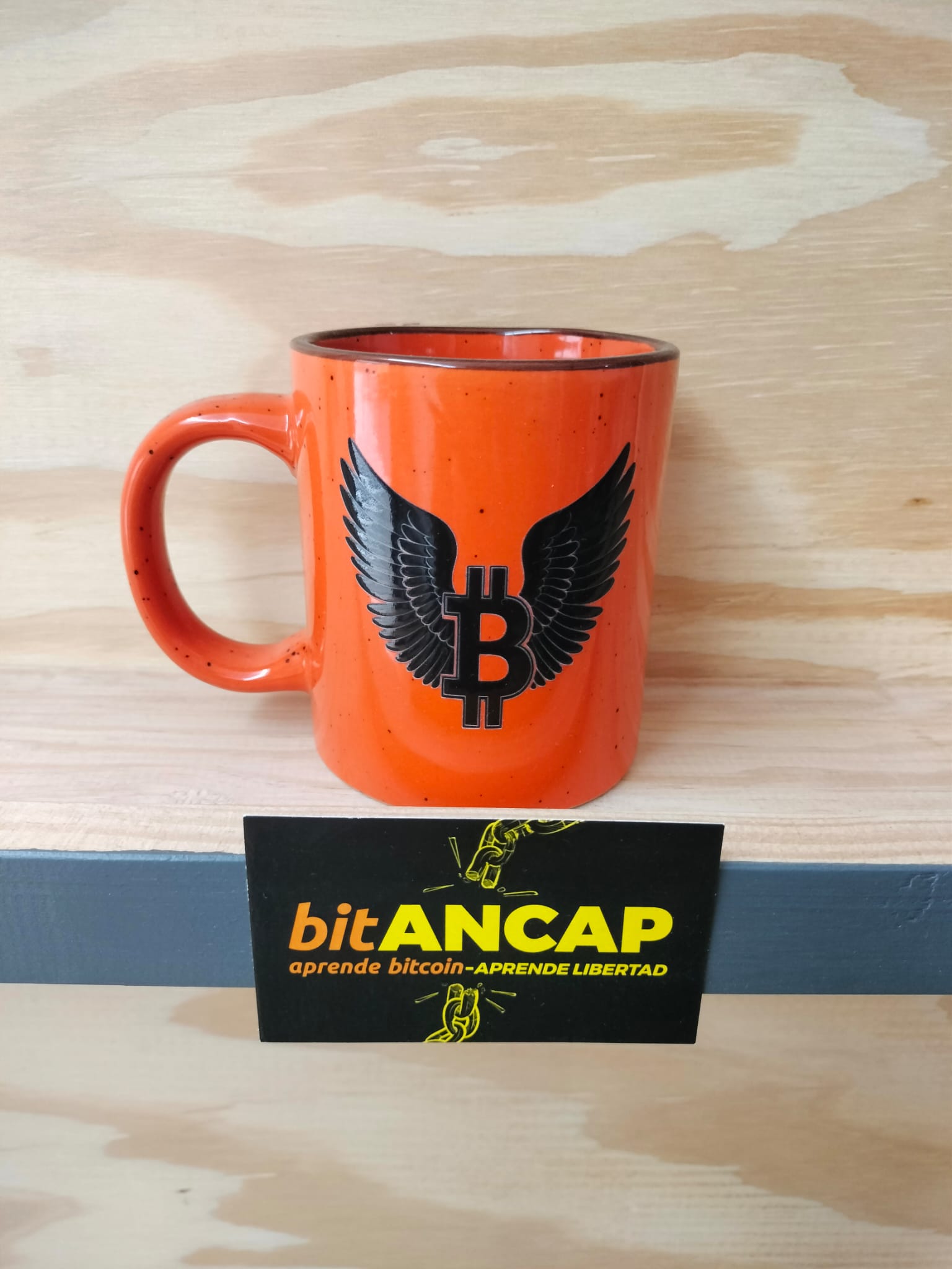 Taza Bitcoin con alas