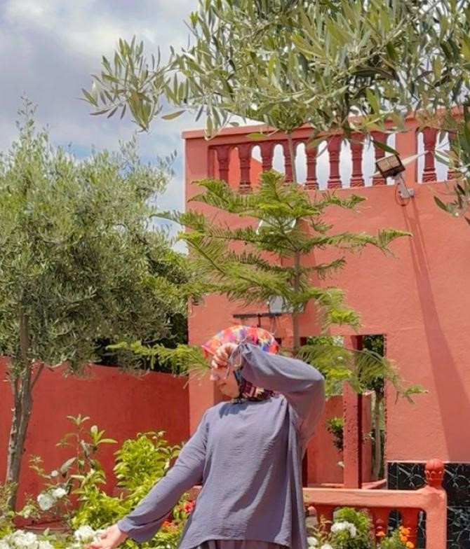 Loose-fitting casual blouse