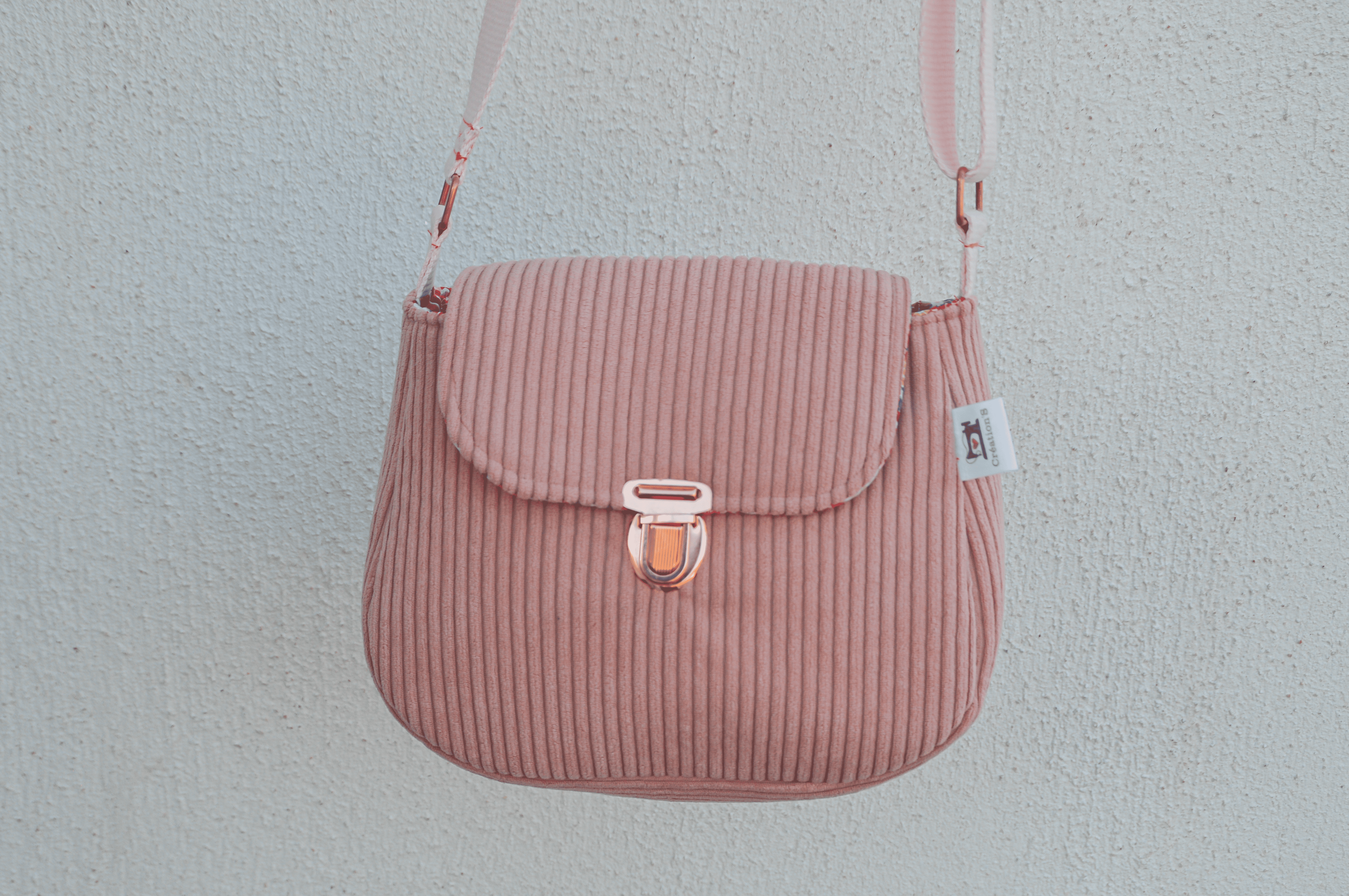 Sac à main en velours rose