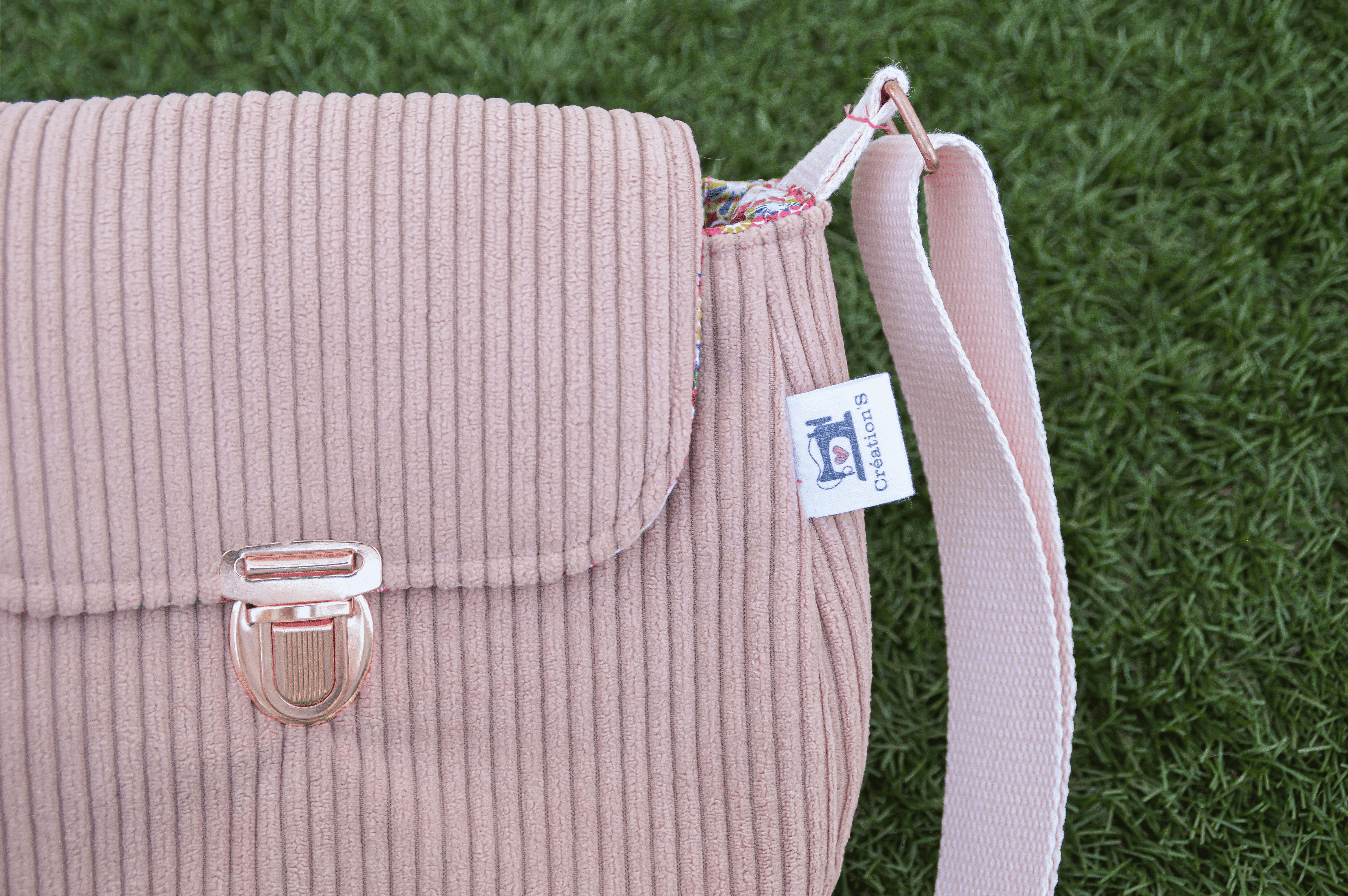 Sac à main en velours rose