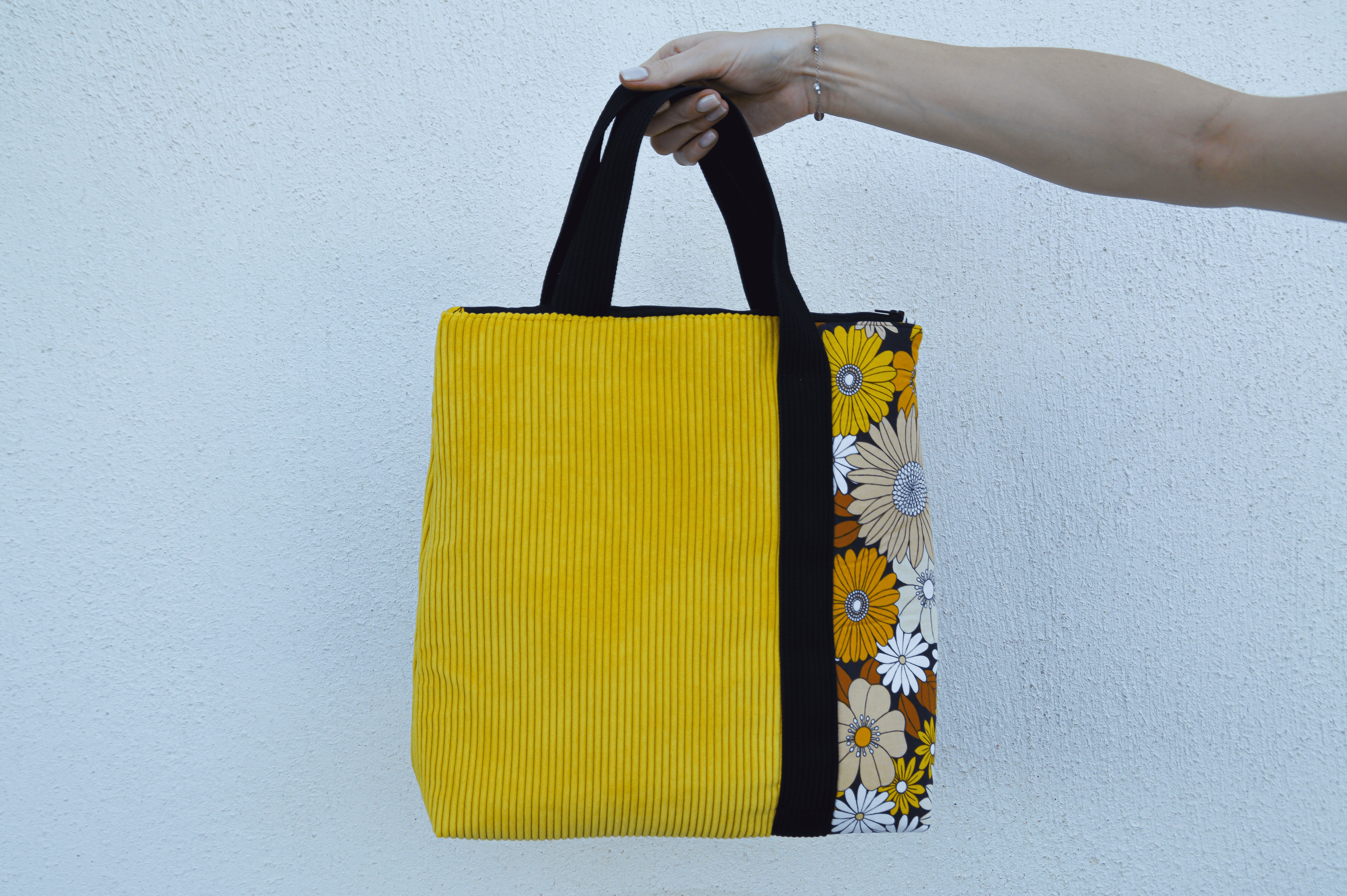 Sac à main jaune et floral