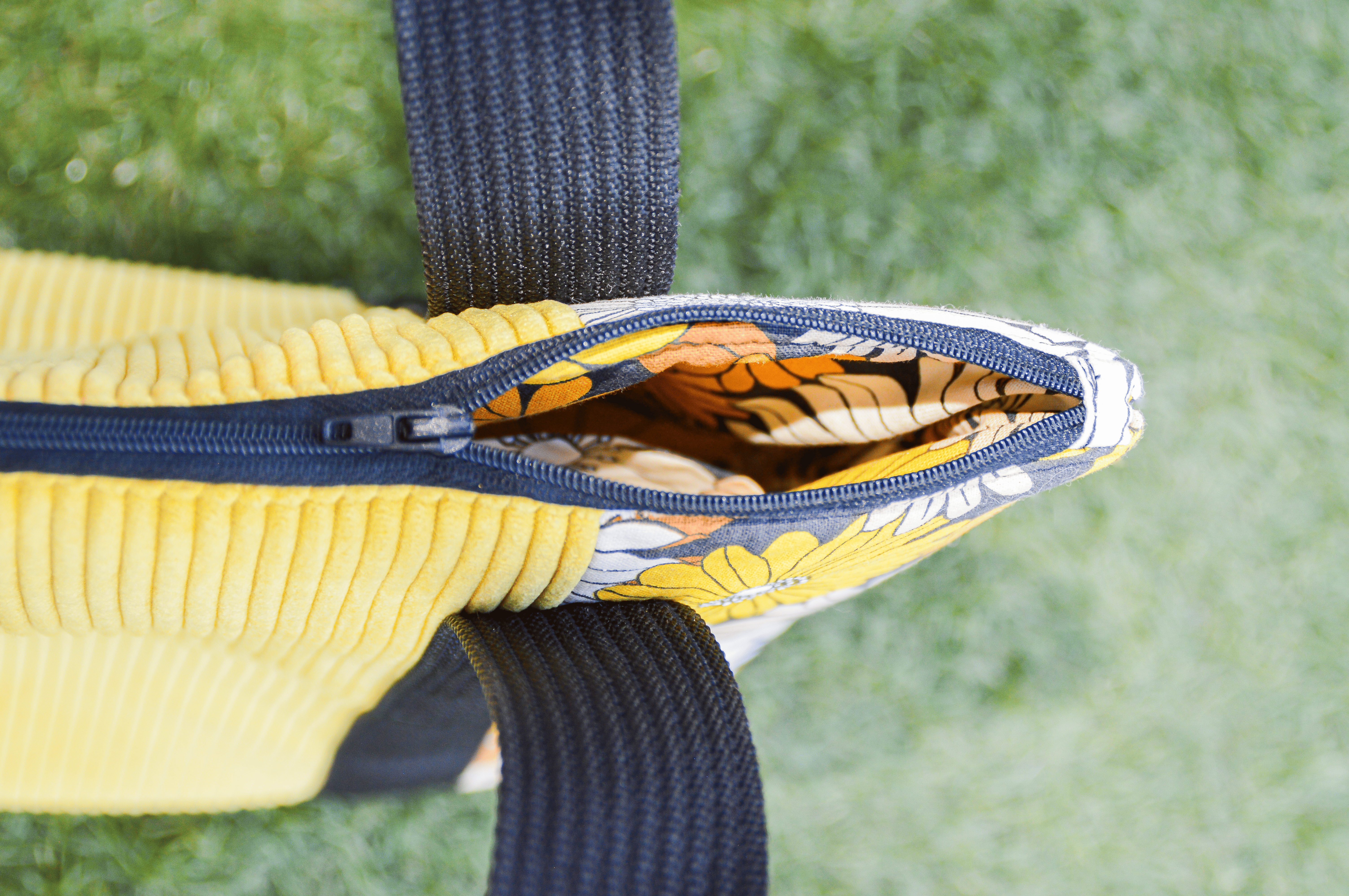 Sac à main jaune et floral