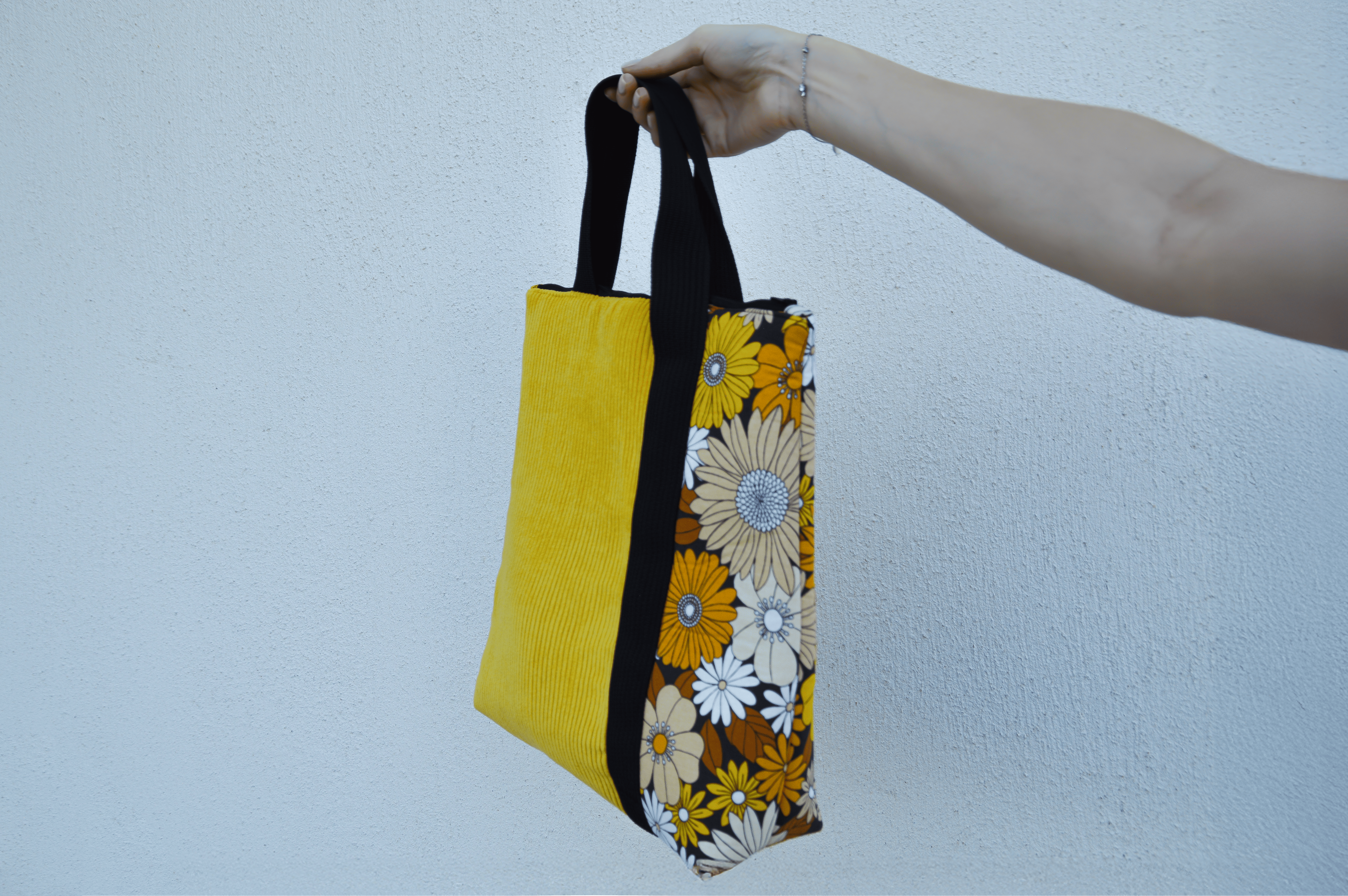 Sac à main jaune et floral