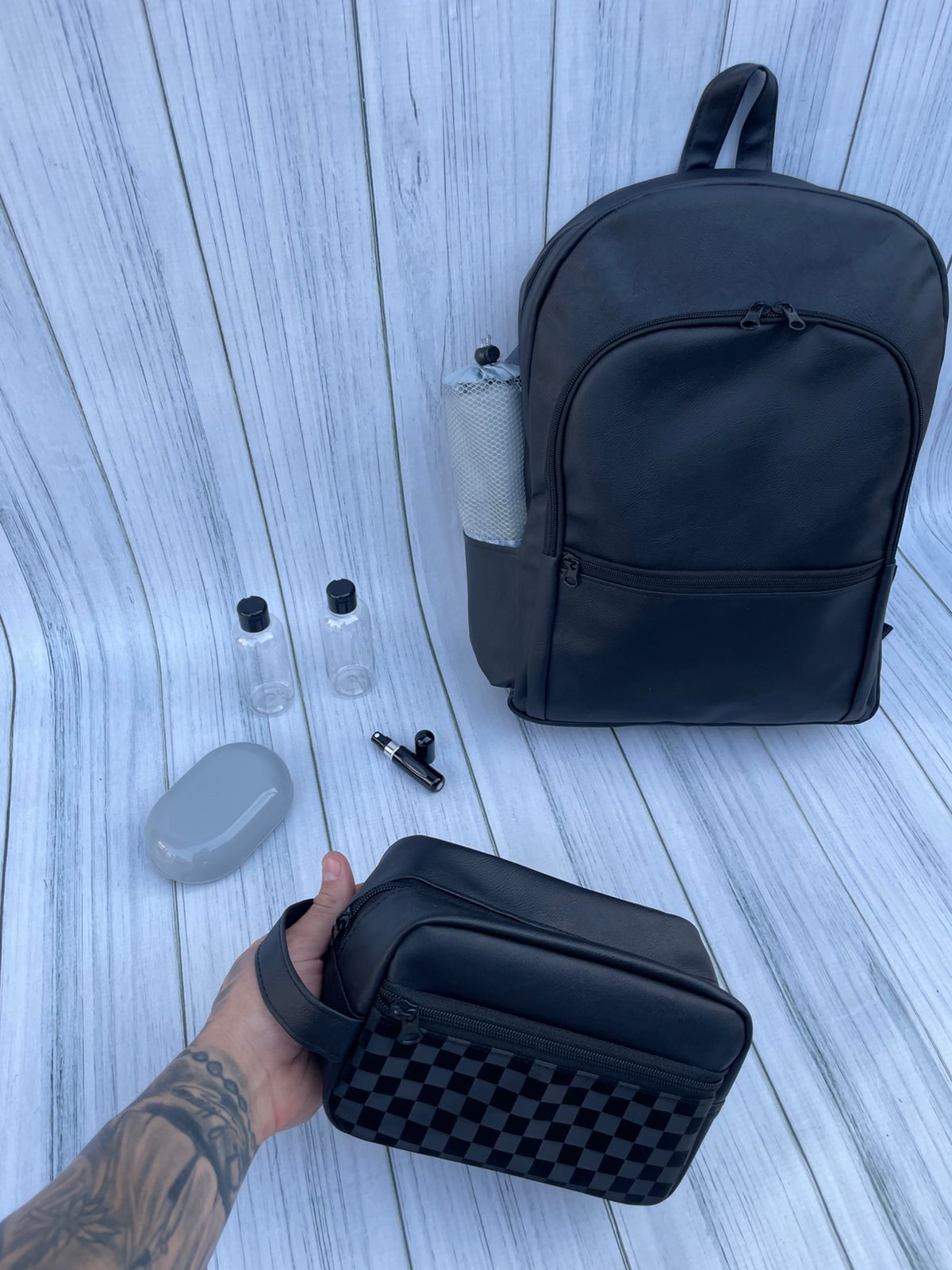 Combo Deportista. Mochila, Neceser, Toalla de secado rapido, Set duchero y Decant