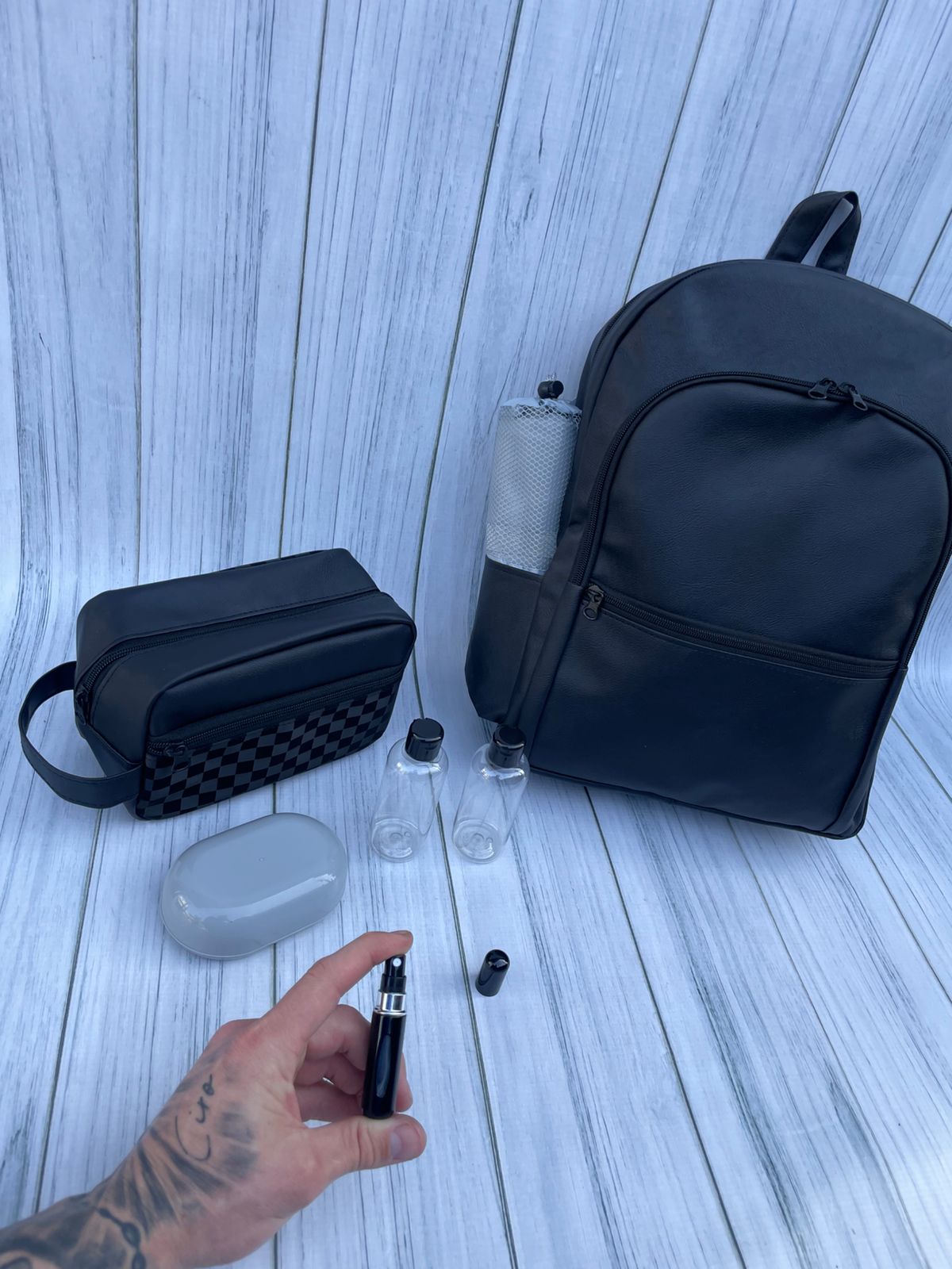 Combo Deportista. Mochila, Neceser, Toalla de secado rapido, Set duchero y Decant