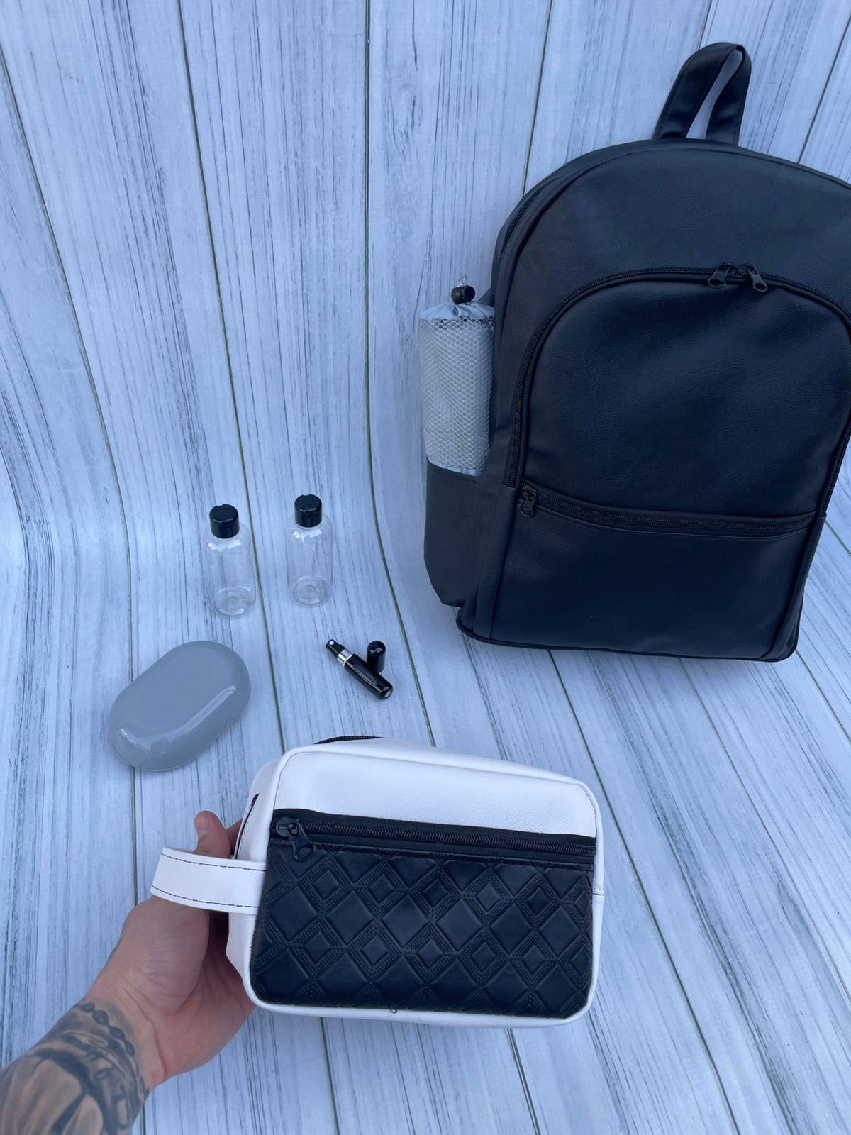 Combo Deportista. Mochila, Neceser, Toalla de secado rapido, Set duchero y Decant