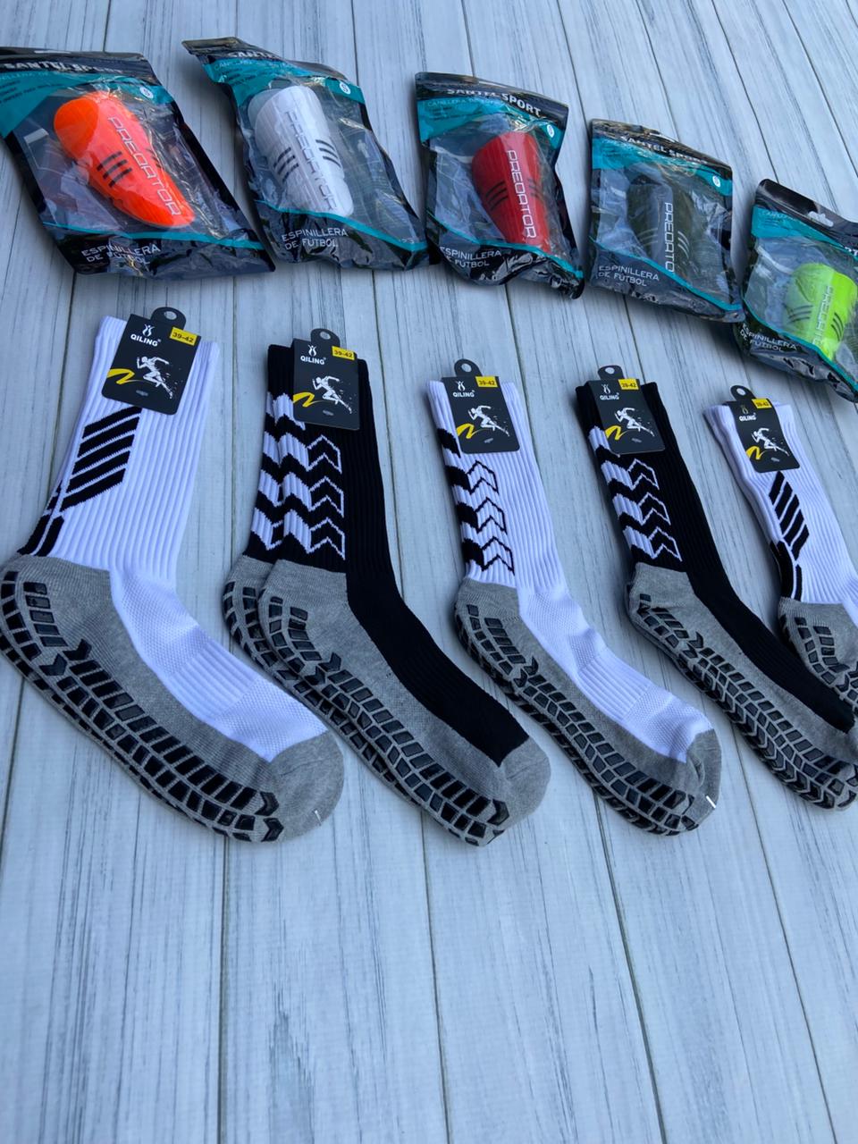 Pack Mayorista, 5 Medias Antideslizantes y 5 canilleras