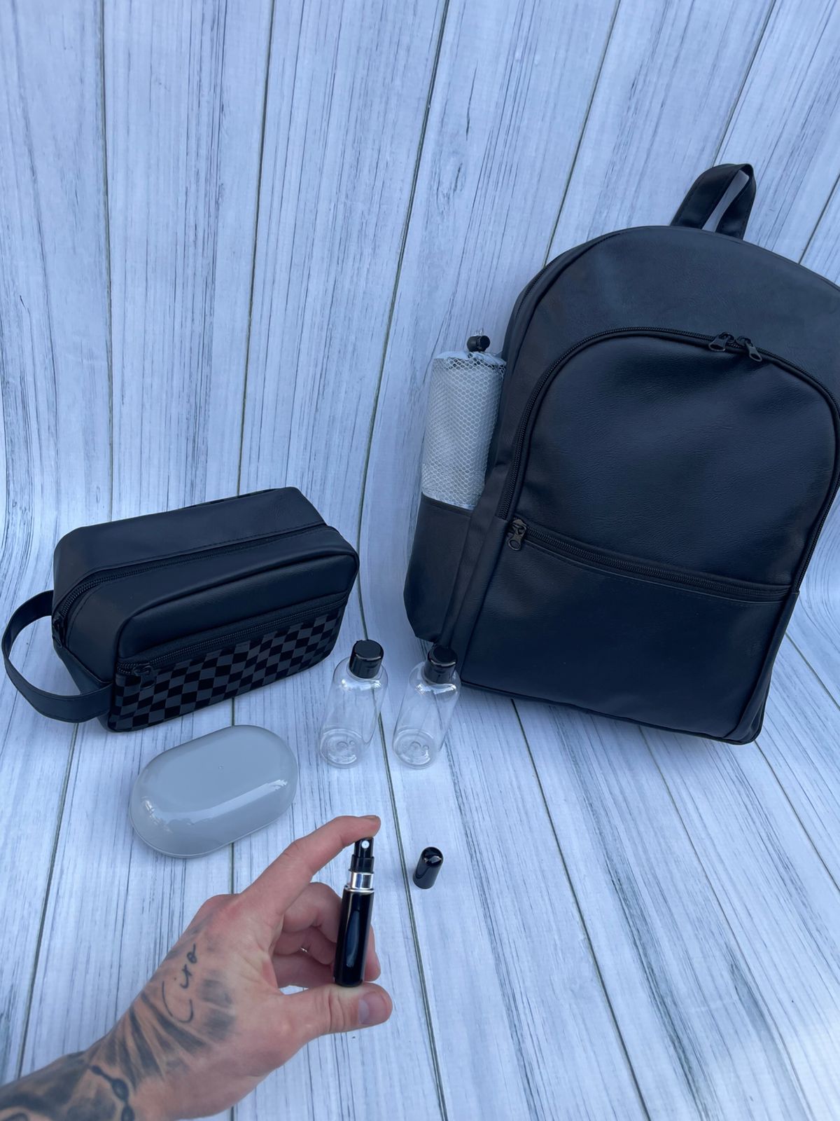 Combo Deportista. Mochila, Neceser, Toalla de secado rapido, Set duchero y Decant