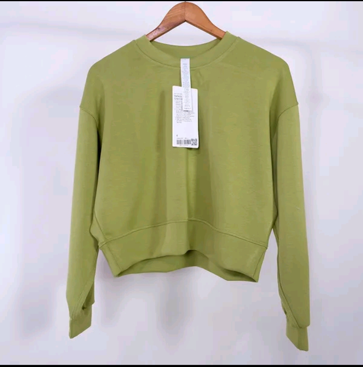 Lululemon Green Crew Neck Sweatshirt $53