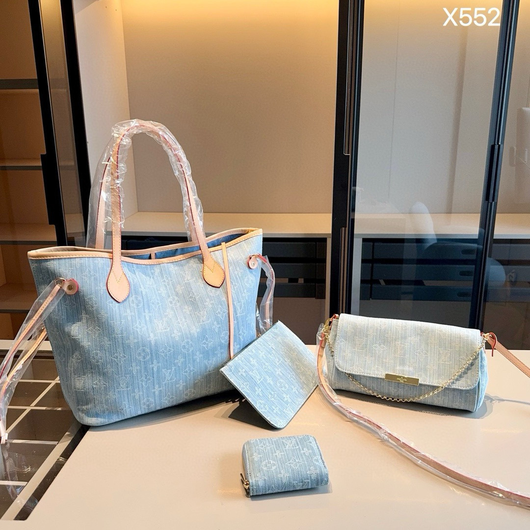 Fashionable Light Blue Handbag Set