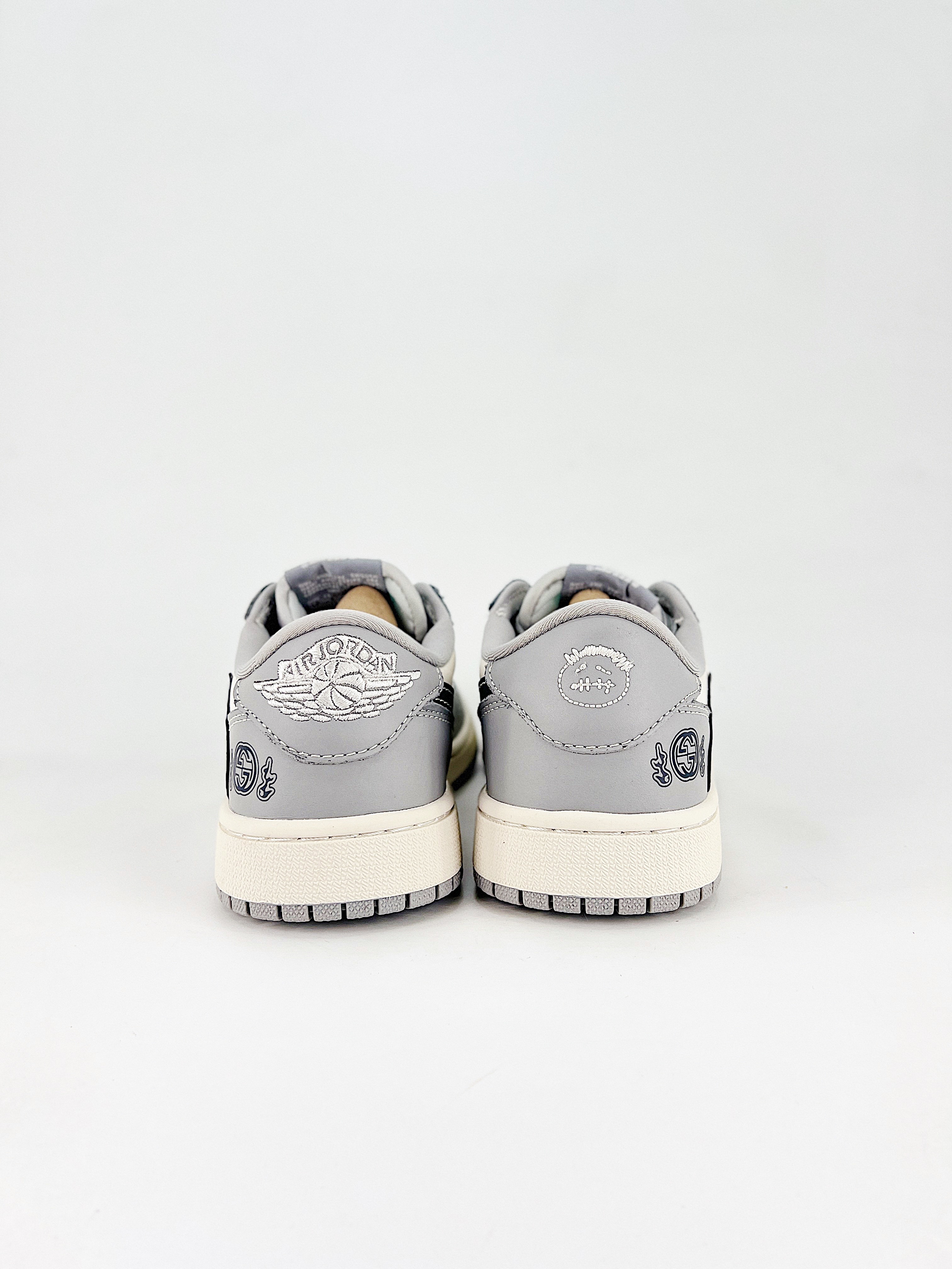 Nike Jordan 1 Low OG SP x Travis Scott x Fragment $200