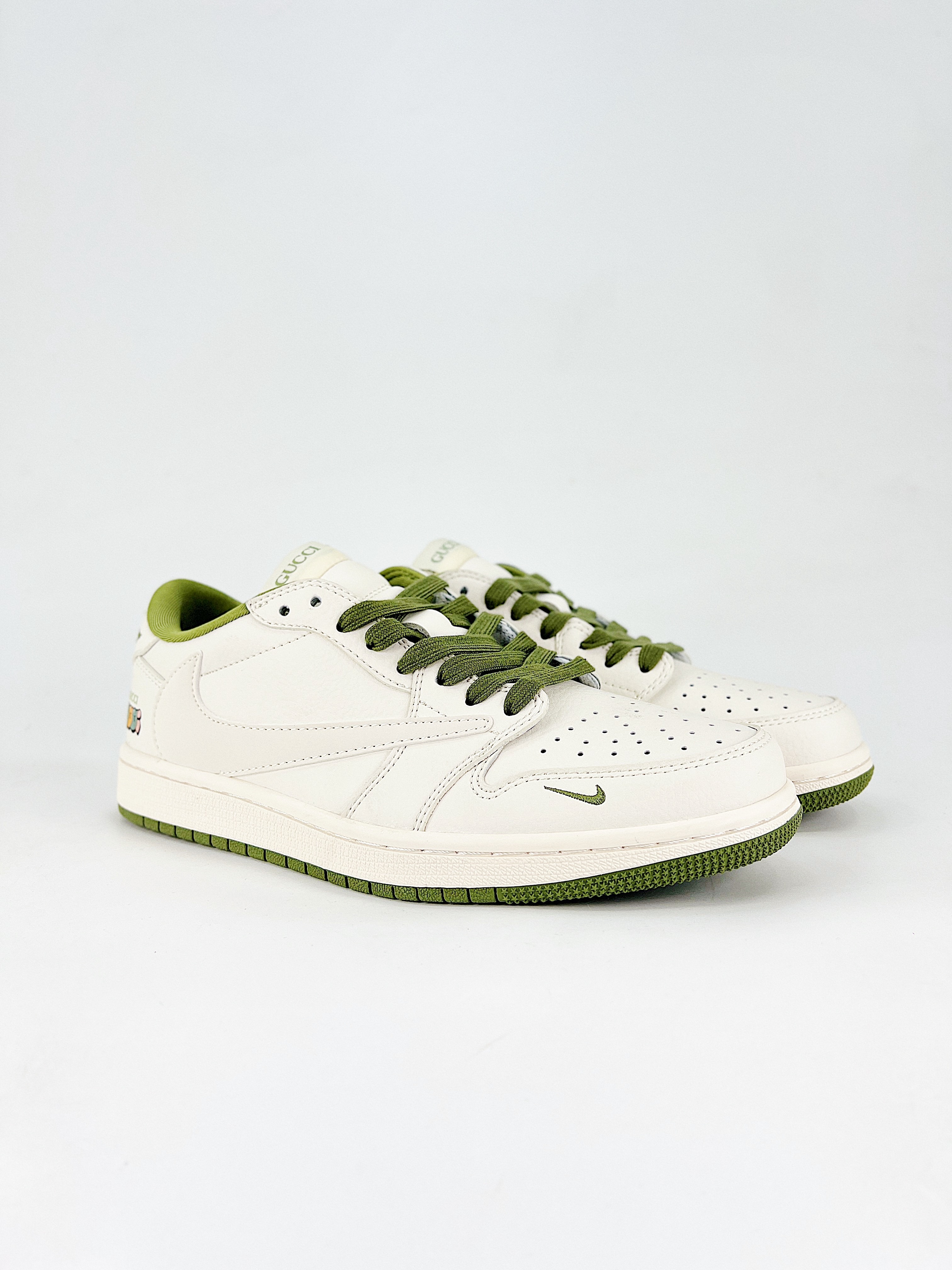 Gucci White and Green Sneakers $200
