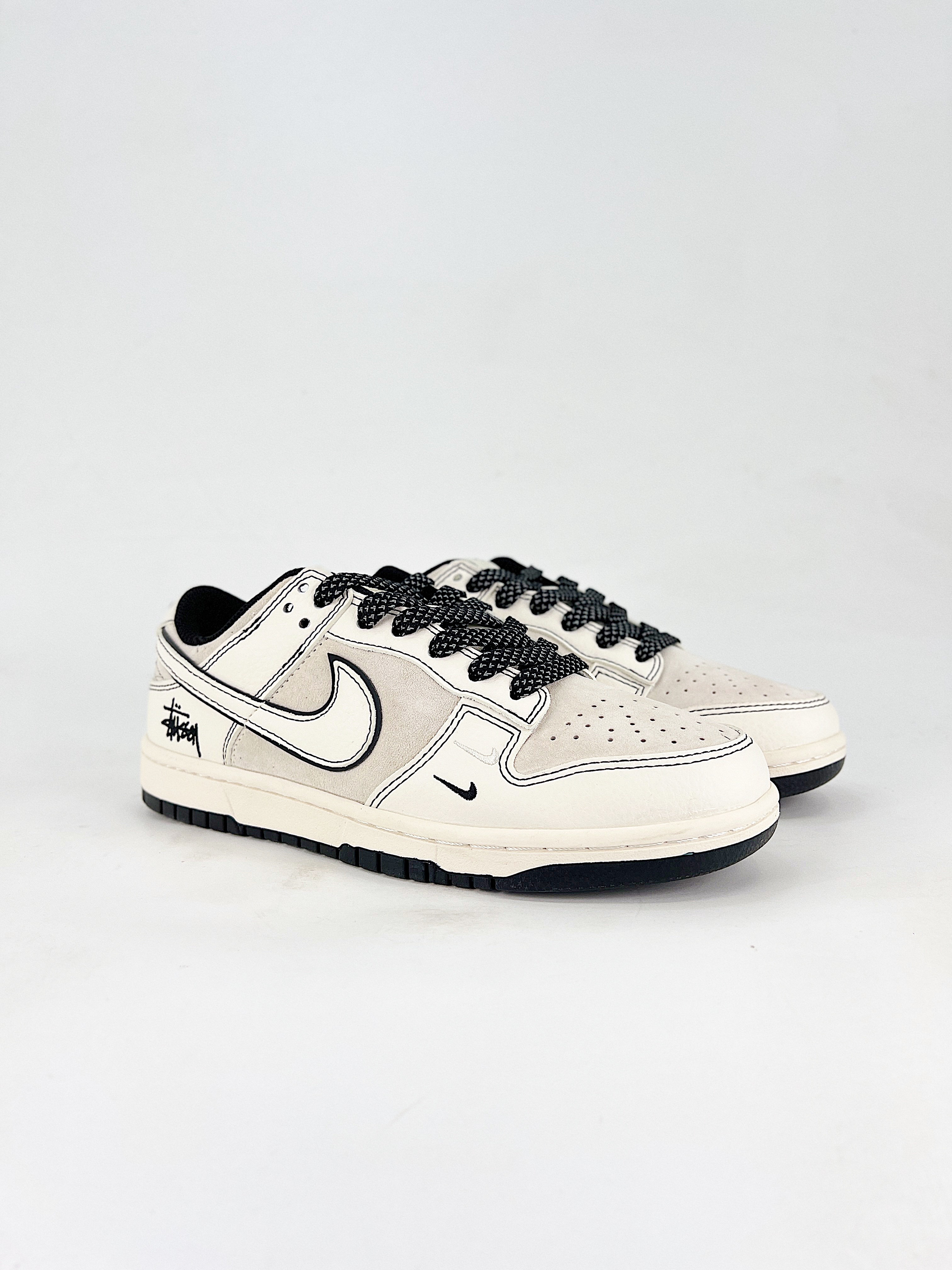 Nike x Stüssy Dunk Low $200