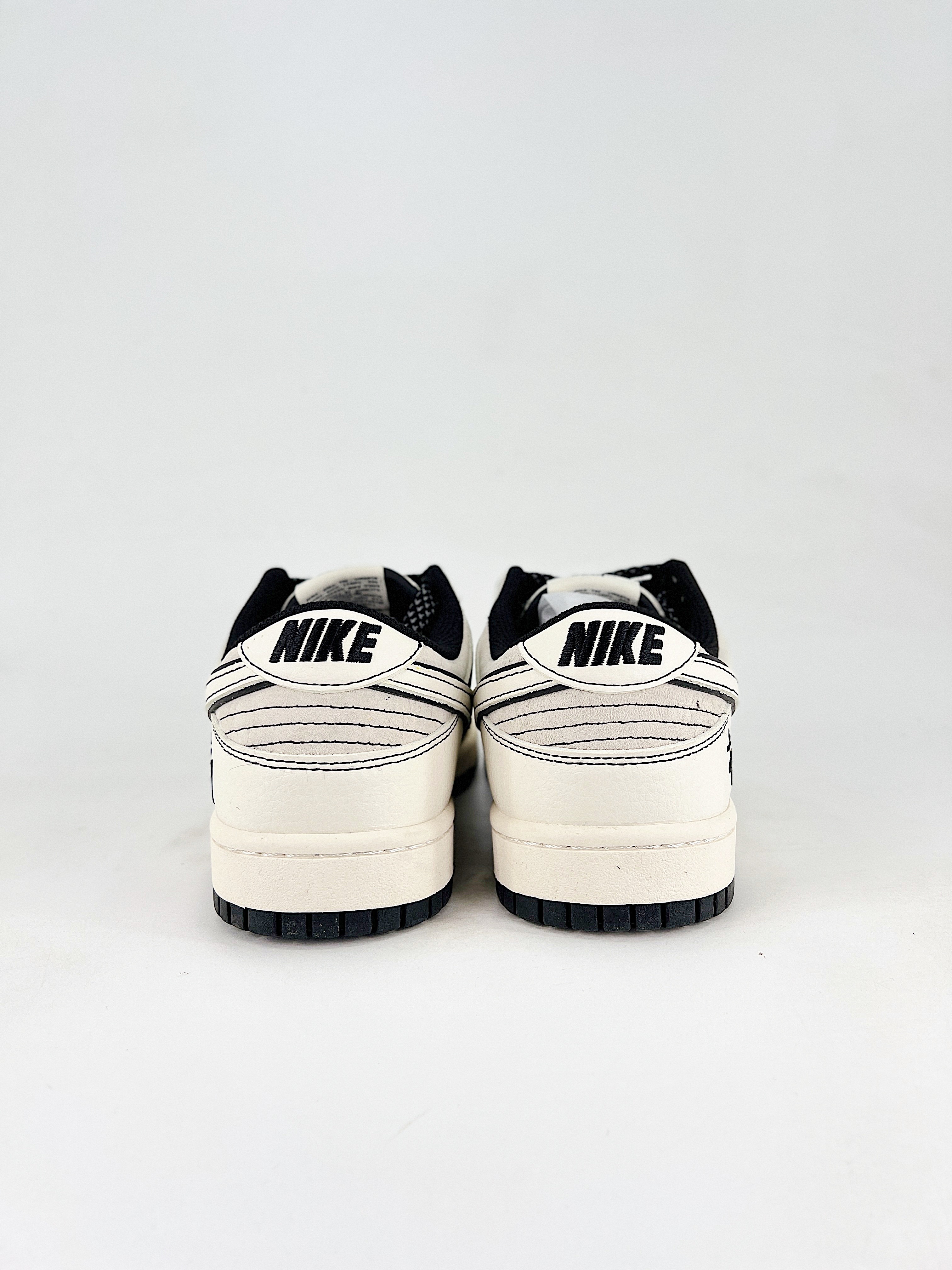 Nike x Stüssy Dunk Low $200