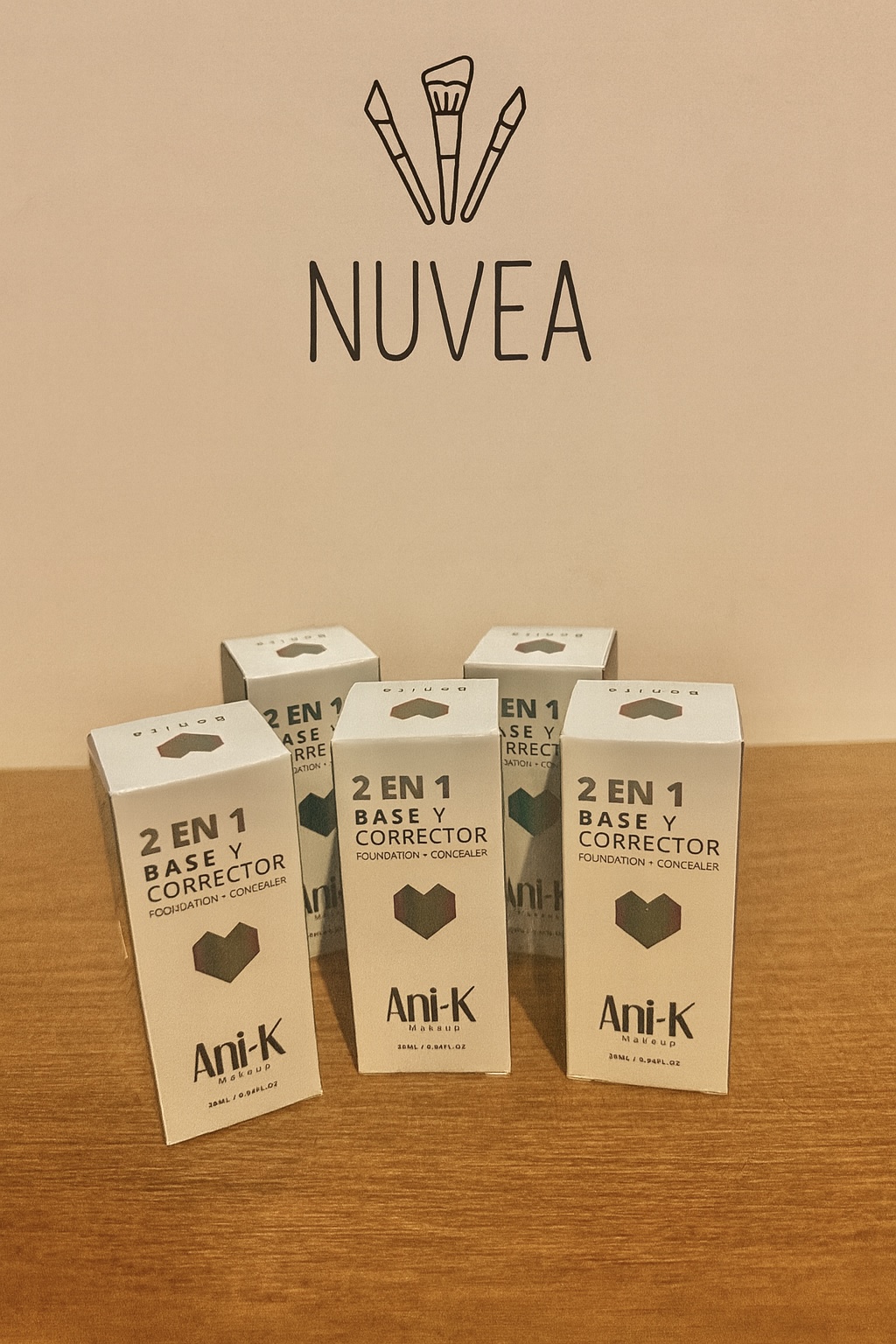 Base y corrector 2 en 1 Ani-K