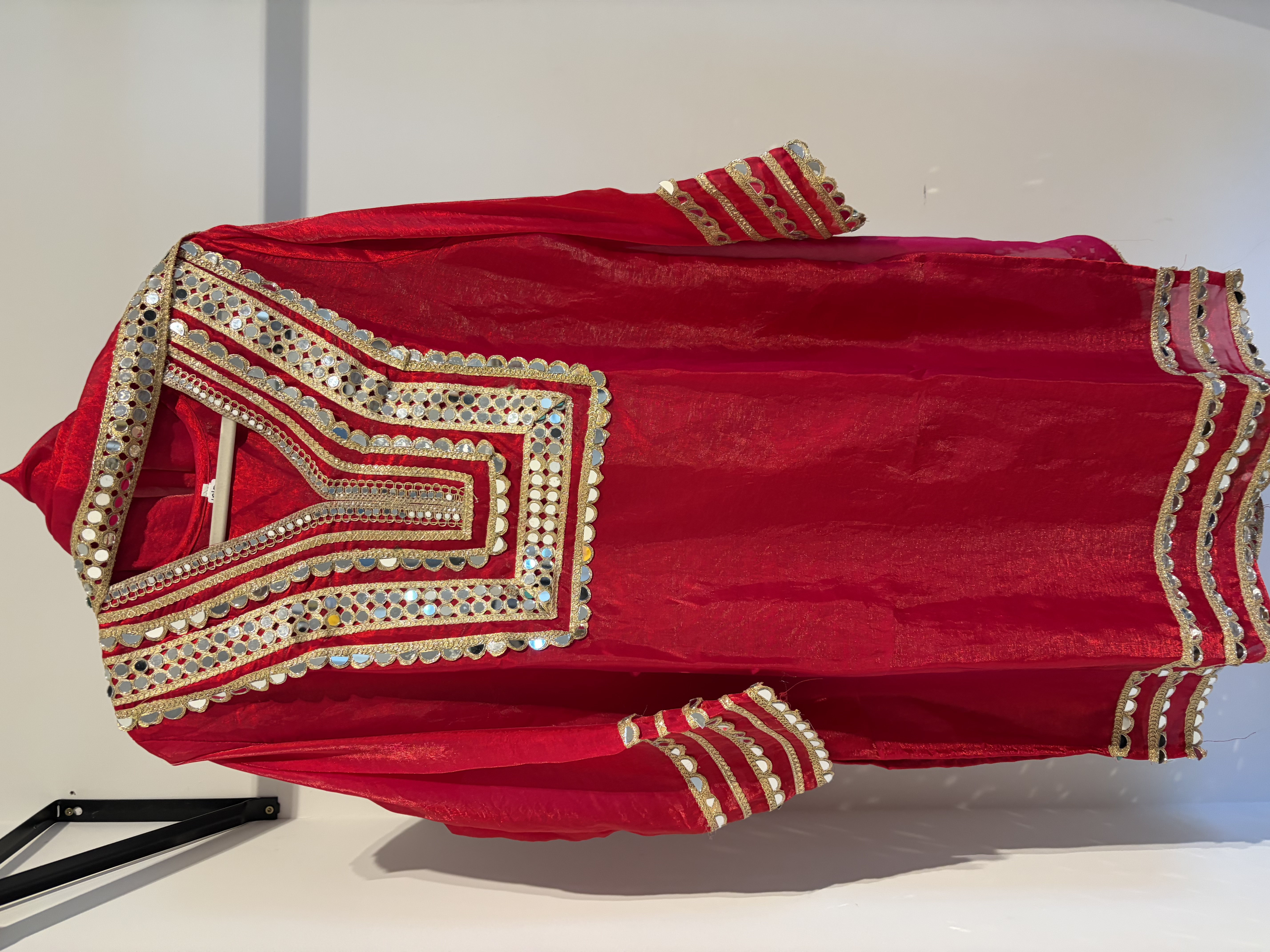 PERFECT RED - GLASS TISSUE THREE PIECE SET