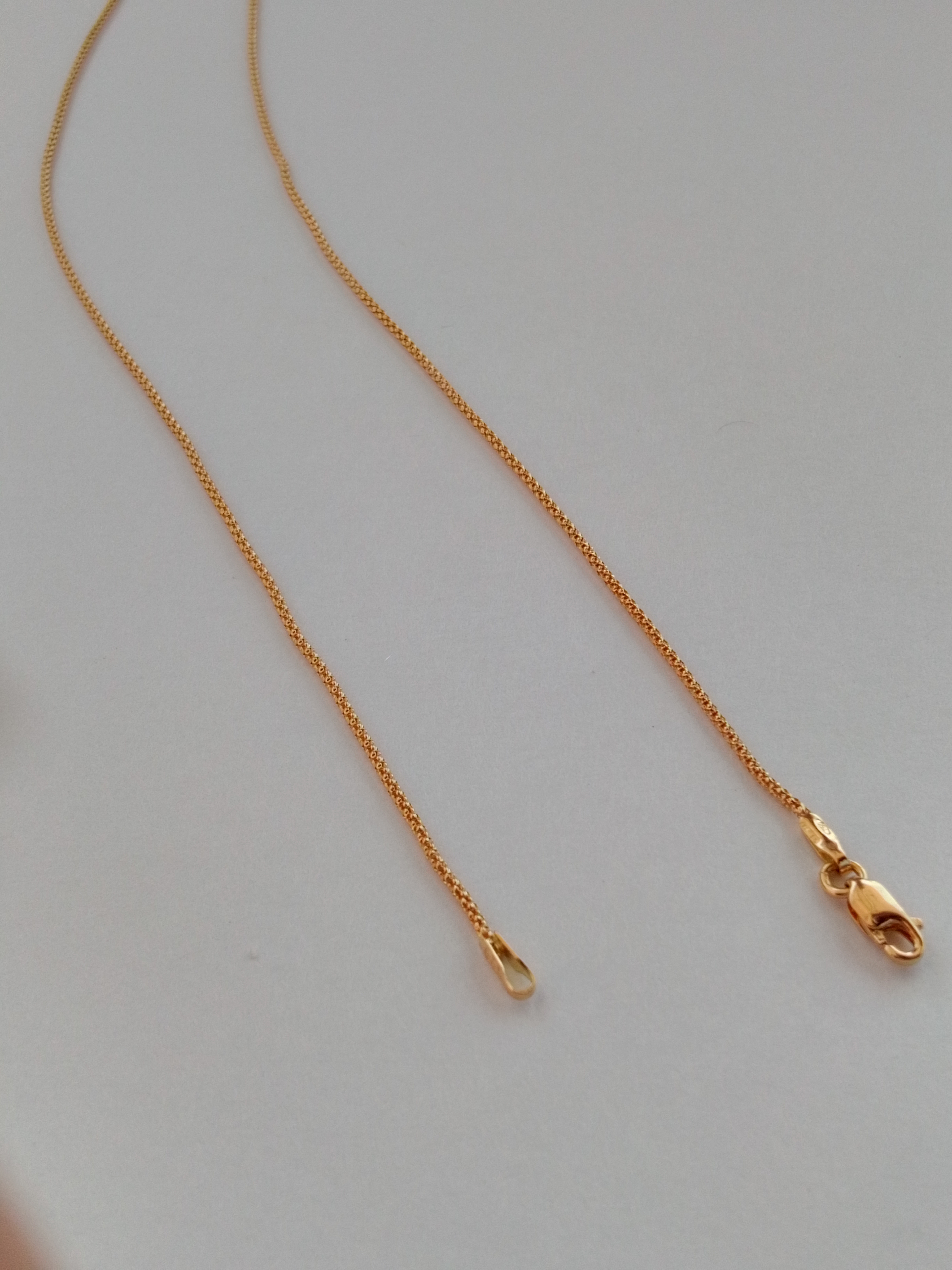 ROLLED-UP GOLD CHAIN NECKLACE