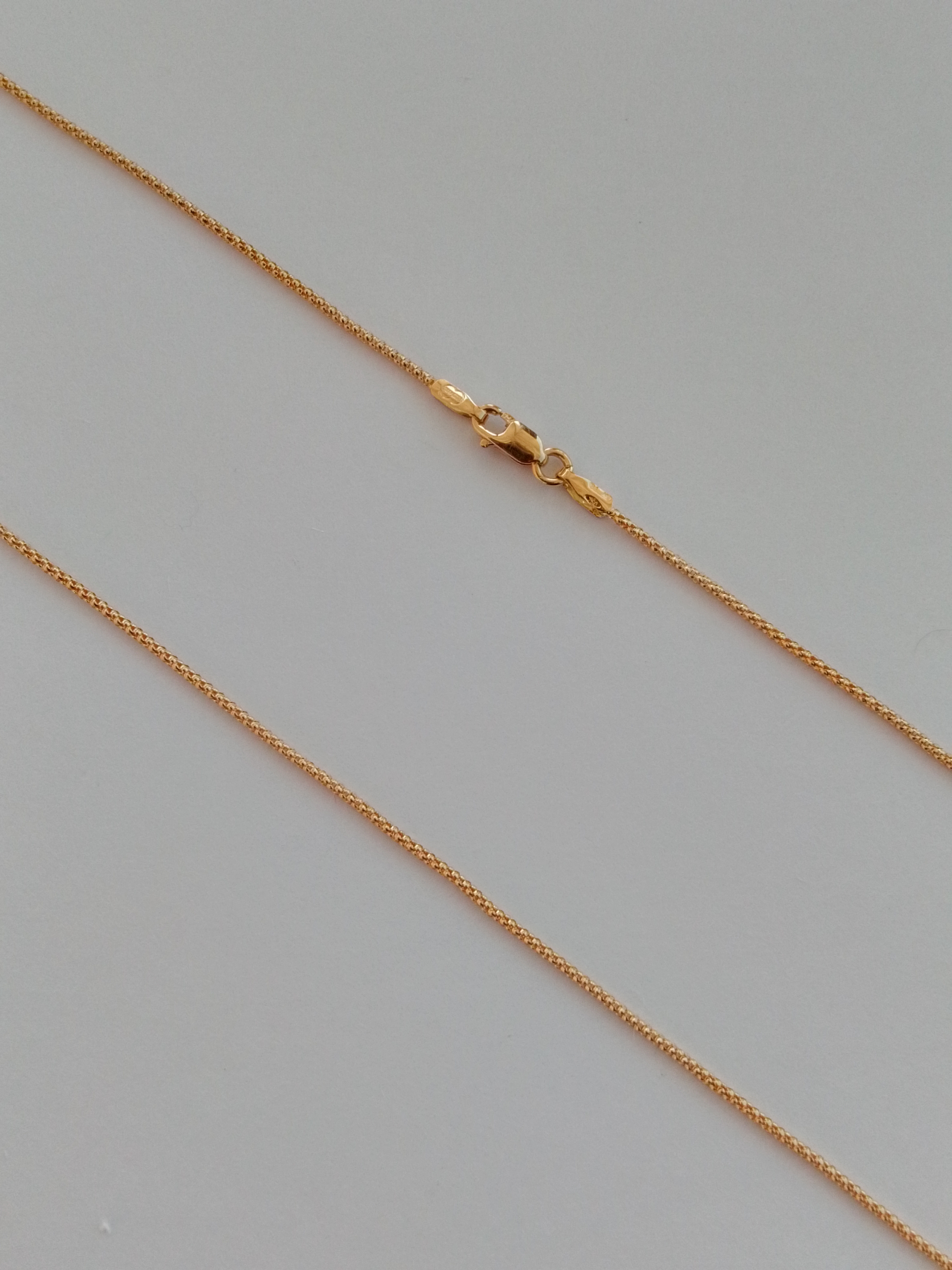 ROLLED-UP GOLD CHAIN NECKLACE