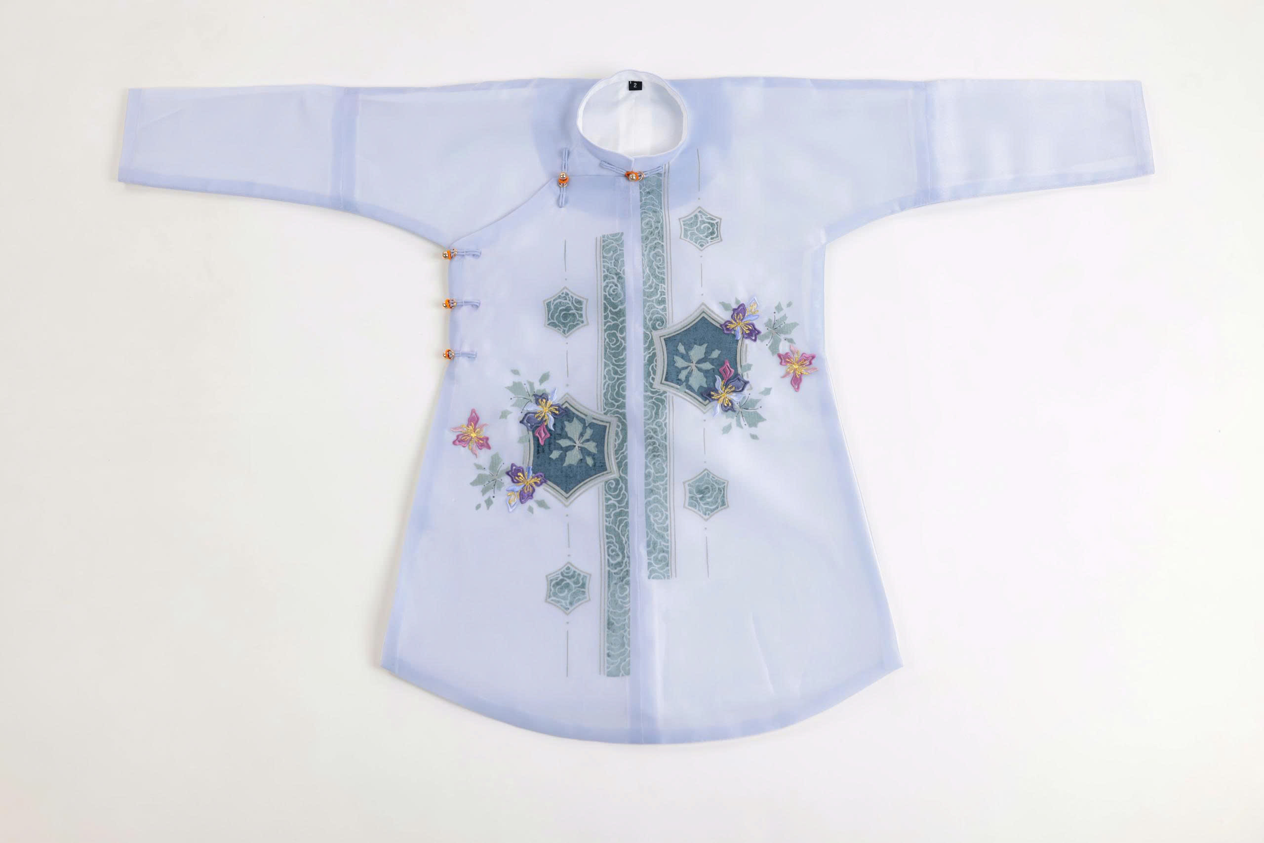 Tơ Tằm Thêu, Cán