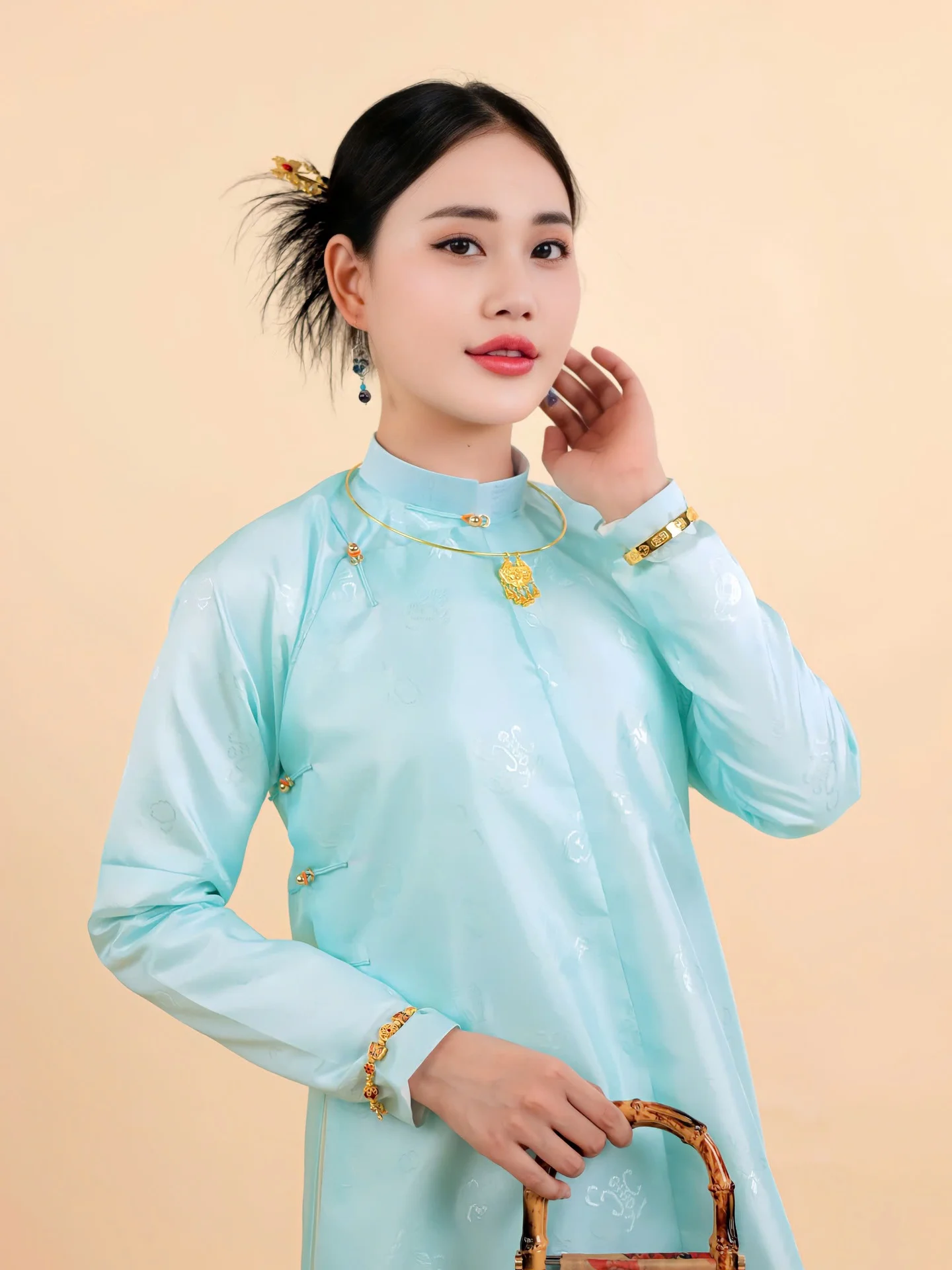 Áo dài ngũ thân Jami