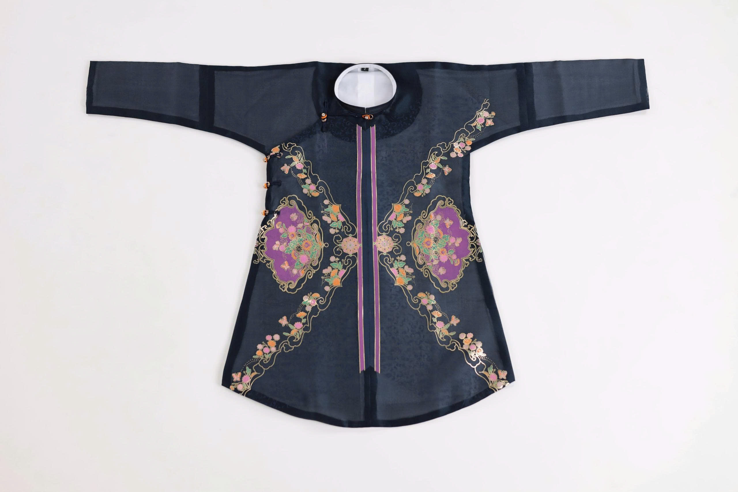 Tơ Tằm Thêu, Cán