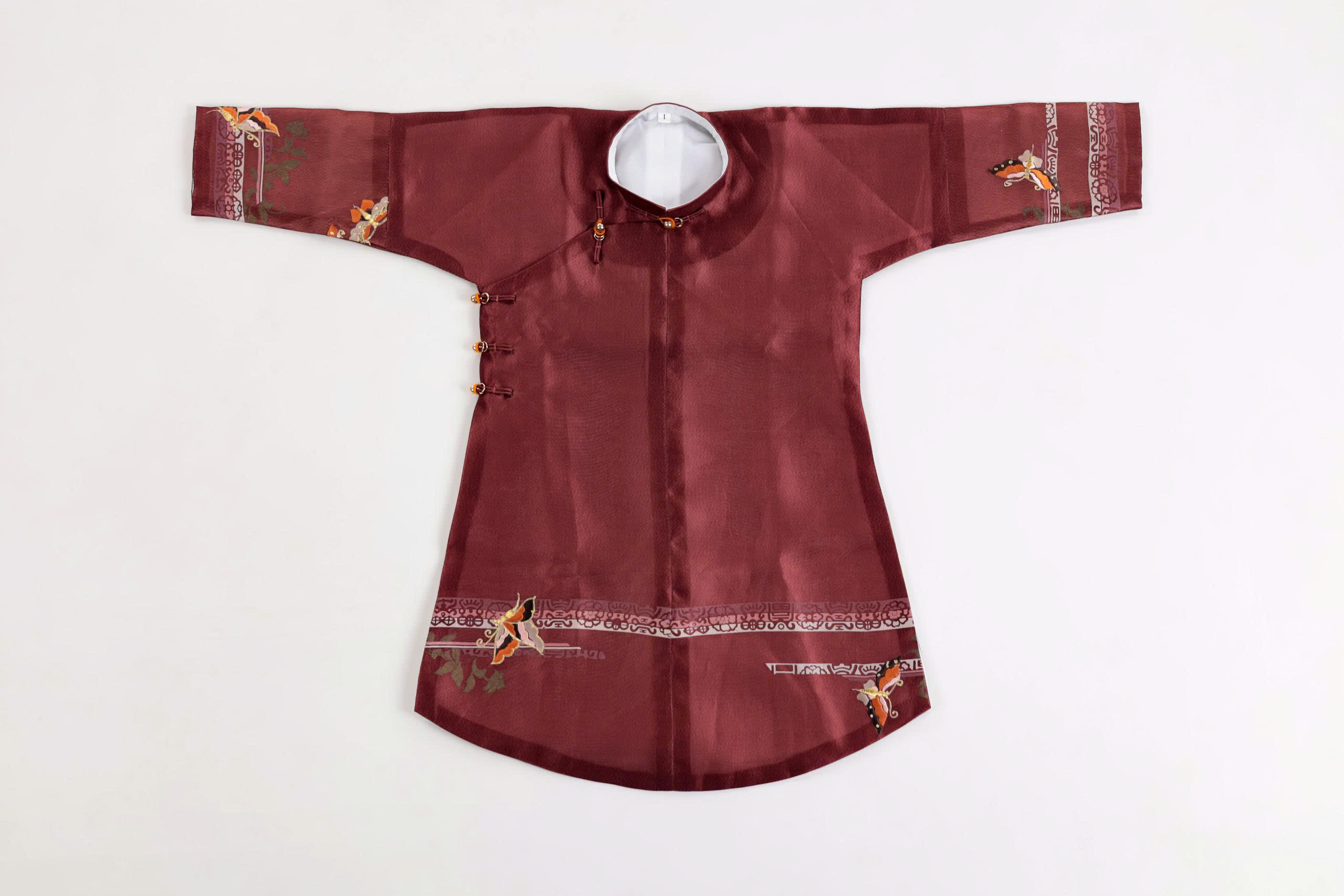 Tơ Tằm Thêu, Cán