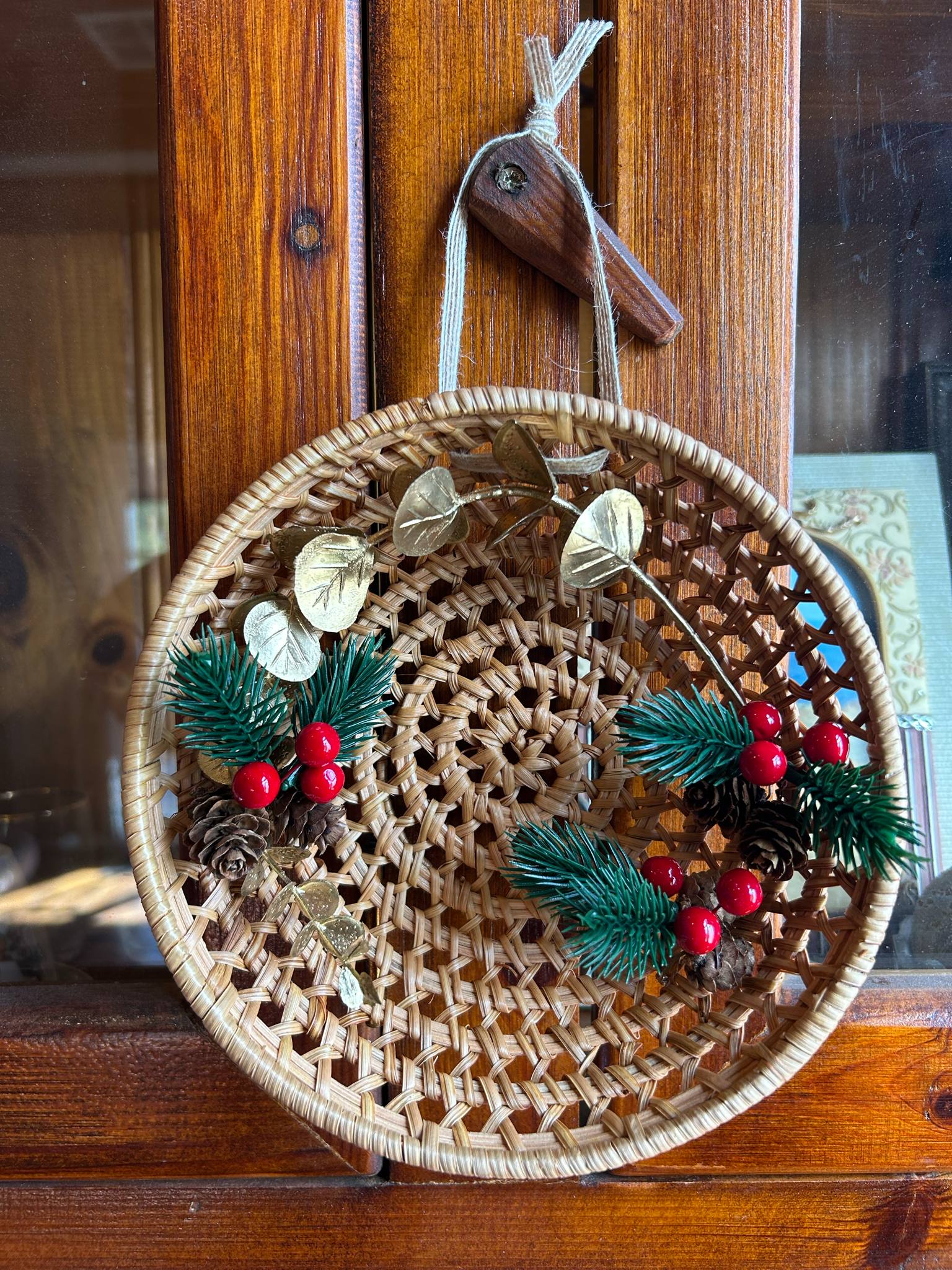 DIY Floral Decorated Basket with Festive Accents, Floral basket Frame for instant photos