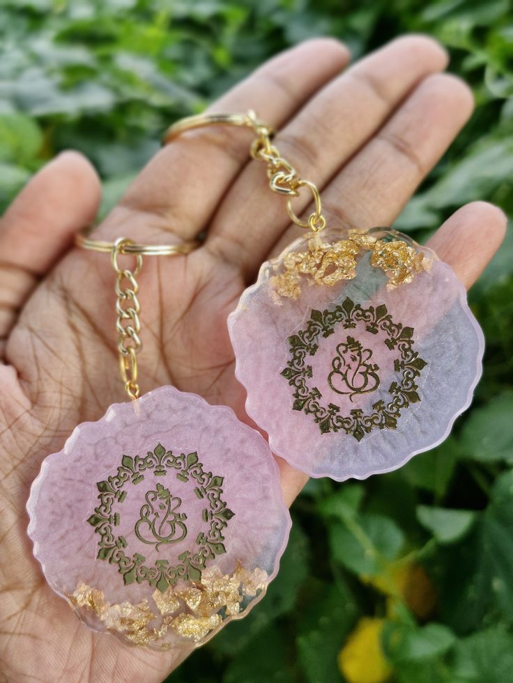 Pack of 10 Resin favors Customizable (Fridge magnets and Keychain) 