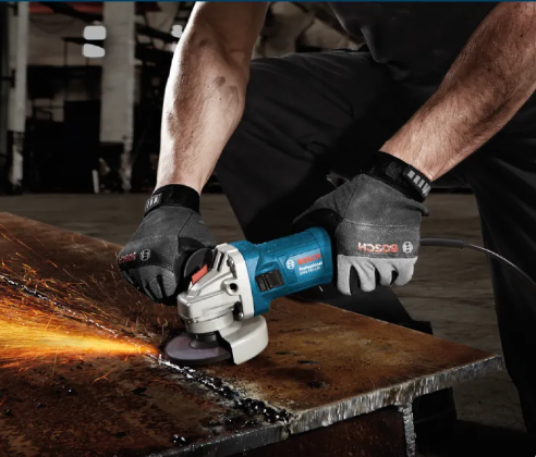 Bosch GWS 750 Professional Angle Grinder + 1 Fisherman Box Set 