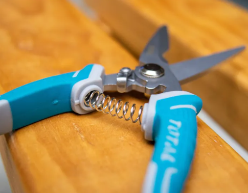 Total Electrician's Scissors (7" / 8"), with Teeth, Bronze Wire, Iron Net, Metal Mesh, Leather - 