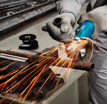 Bosch GWS 750 Professional Angle Grinder + 1 Fisherman Box Set 