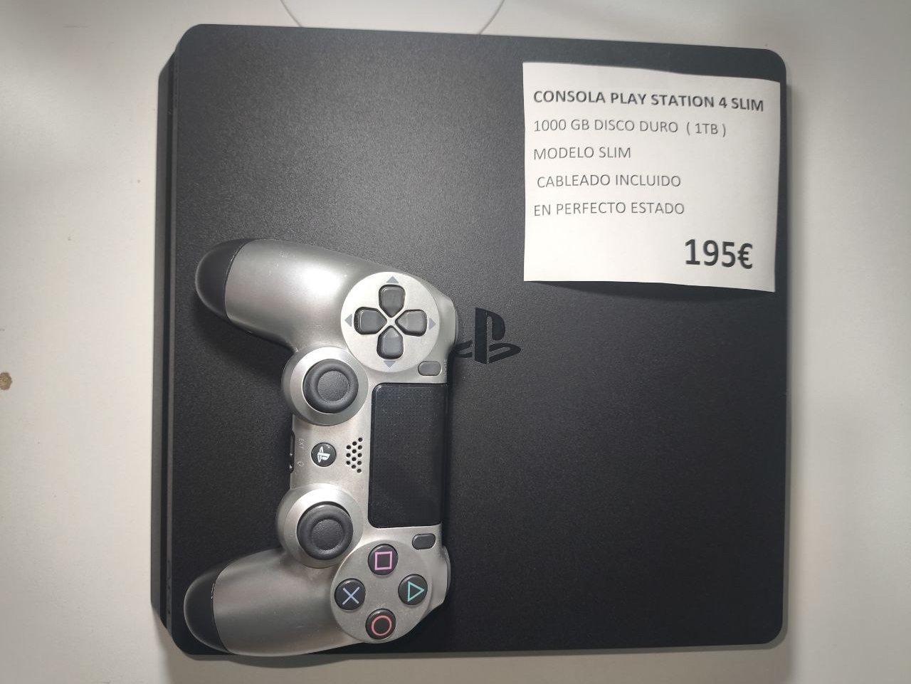 Consola PlayStation 4 Slim 1TB (SEMI NUEVA)