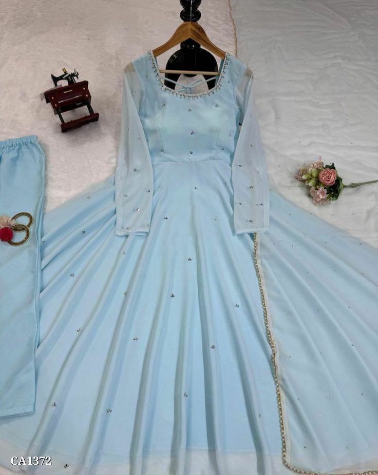 Dreamy ocean blue pehnava