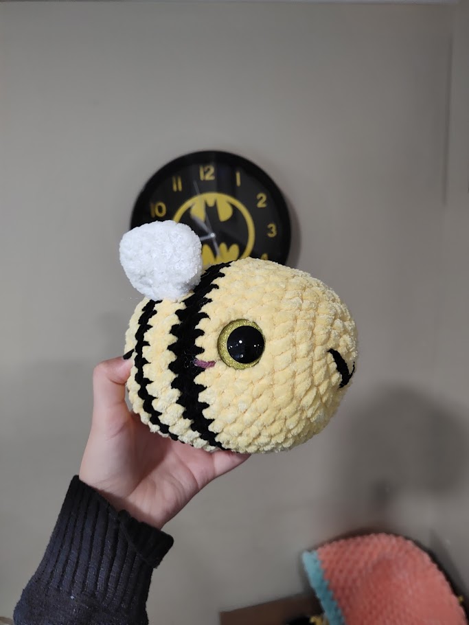 Crochet Medium Bee (Betty!)