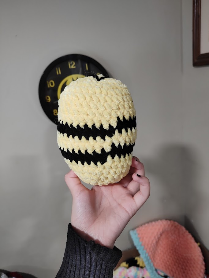 Crochet Medium Bee (Betty!)