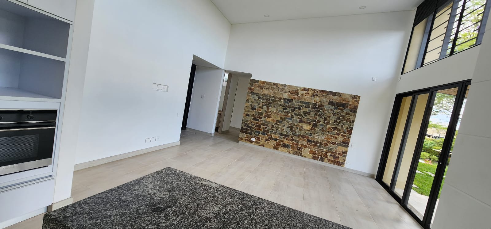 ¡Vive el privilegio de disfrutar la tranquilidad y el confort en esta espectacular casa campestre en La Tebaida!