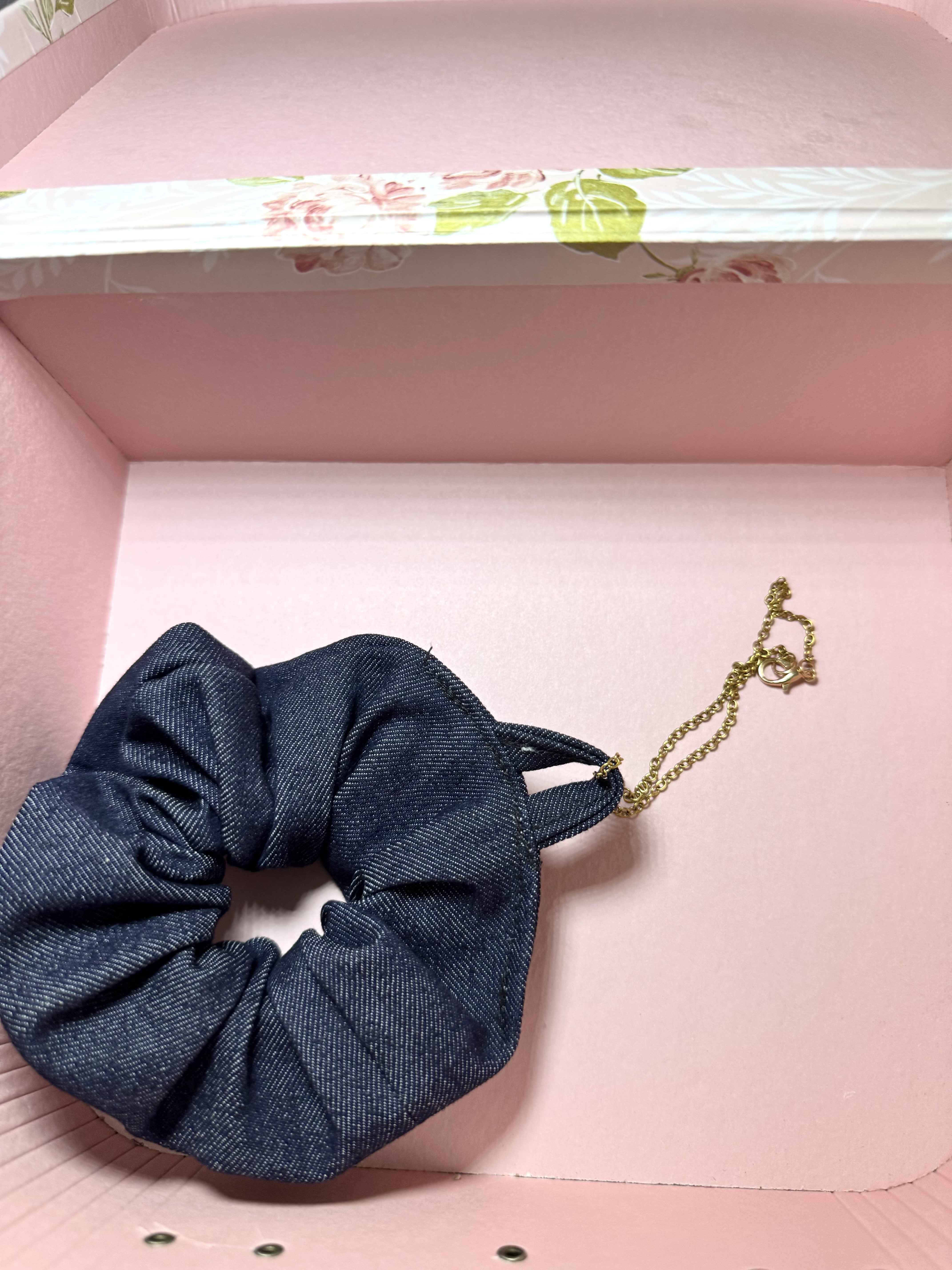 Denim Bag Scrunchie Charm - Bracelet