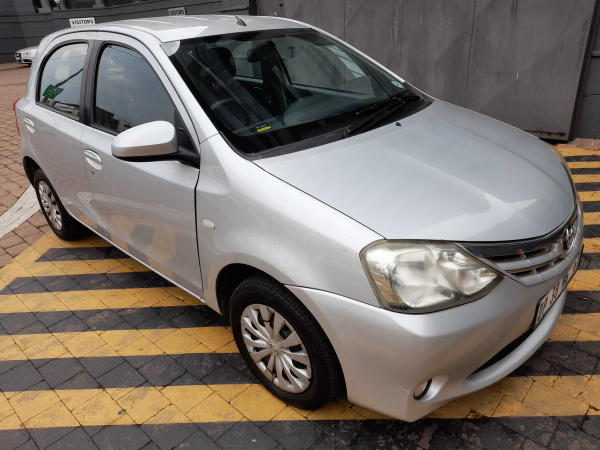 Toyota EtiosHatch 1.5 XS