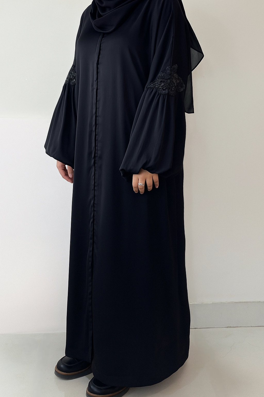 Black Balloon-sleeved Lace Abaya