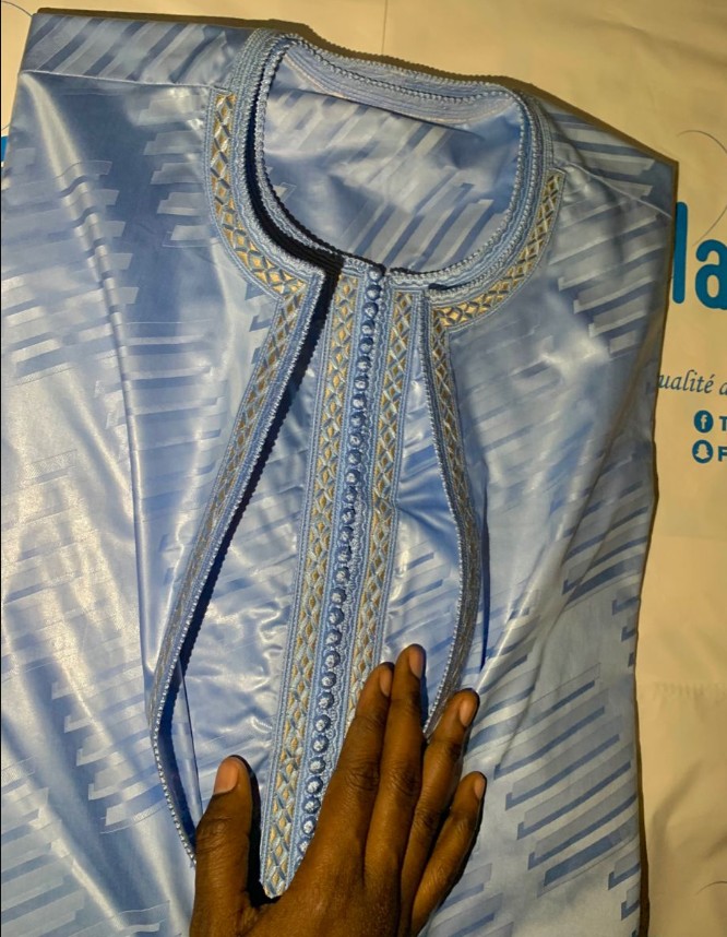 Boubou bleu traditionnel