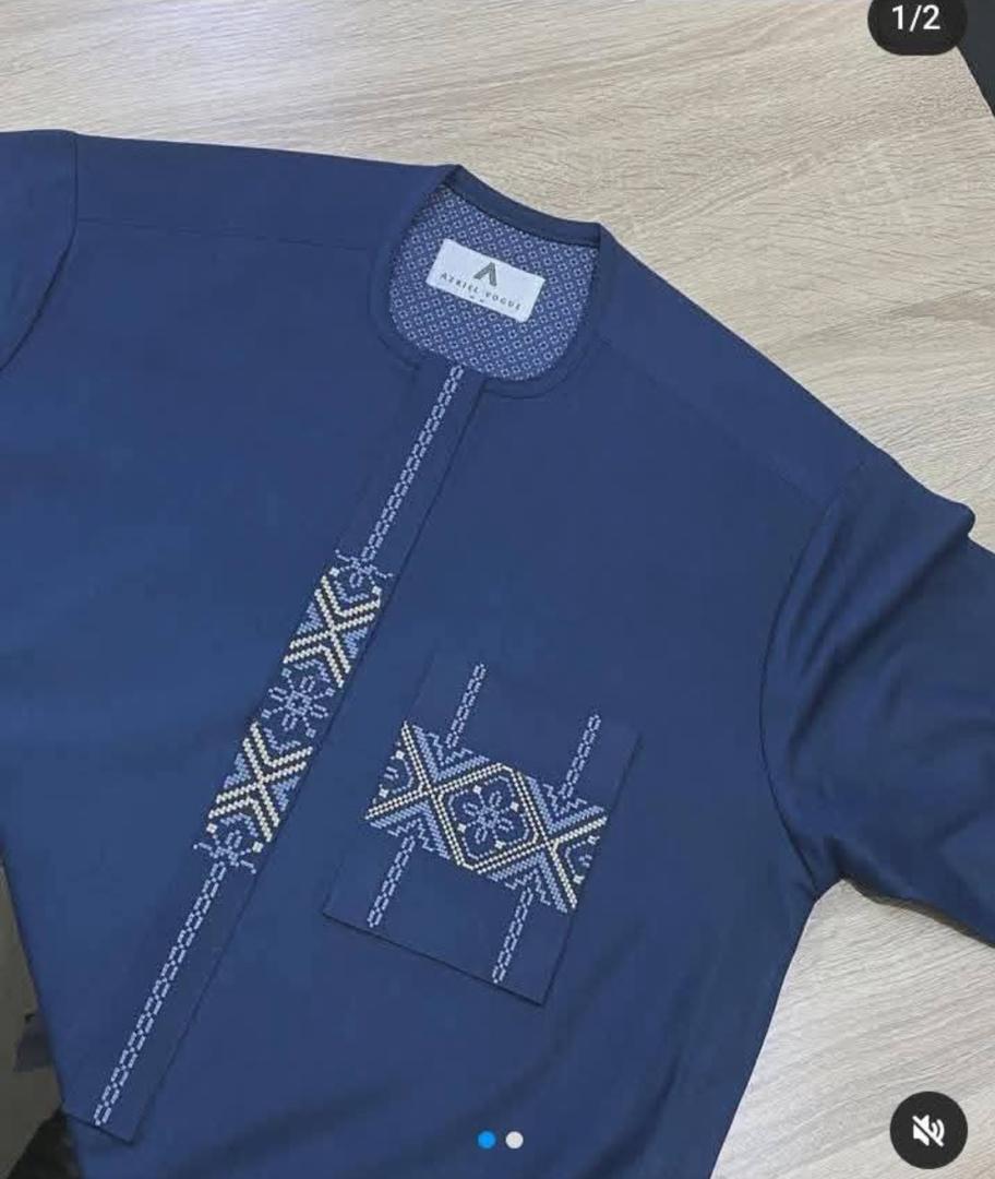 Chemise traditionnelle bleue