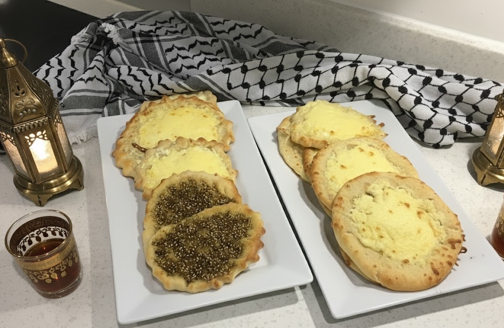 Manakeesh Za'tar or (and) Cheese