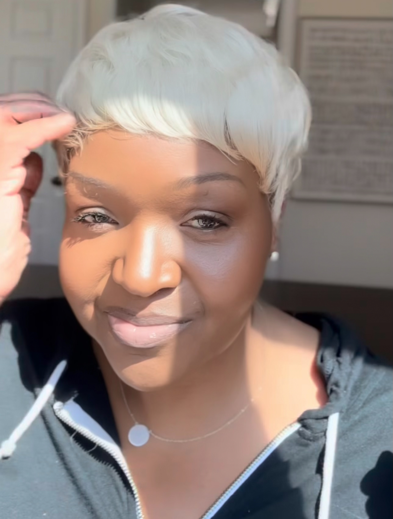 SOULeil Platinum Blonde Pixie Cut Wig