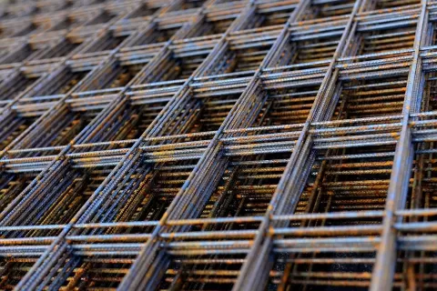 Metal mesh reinforcement